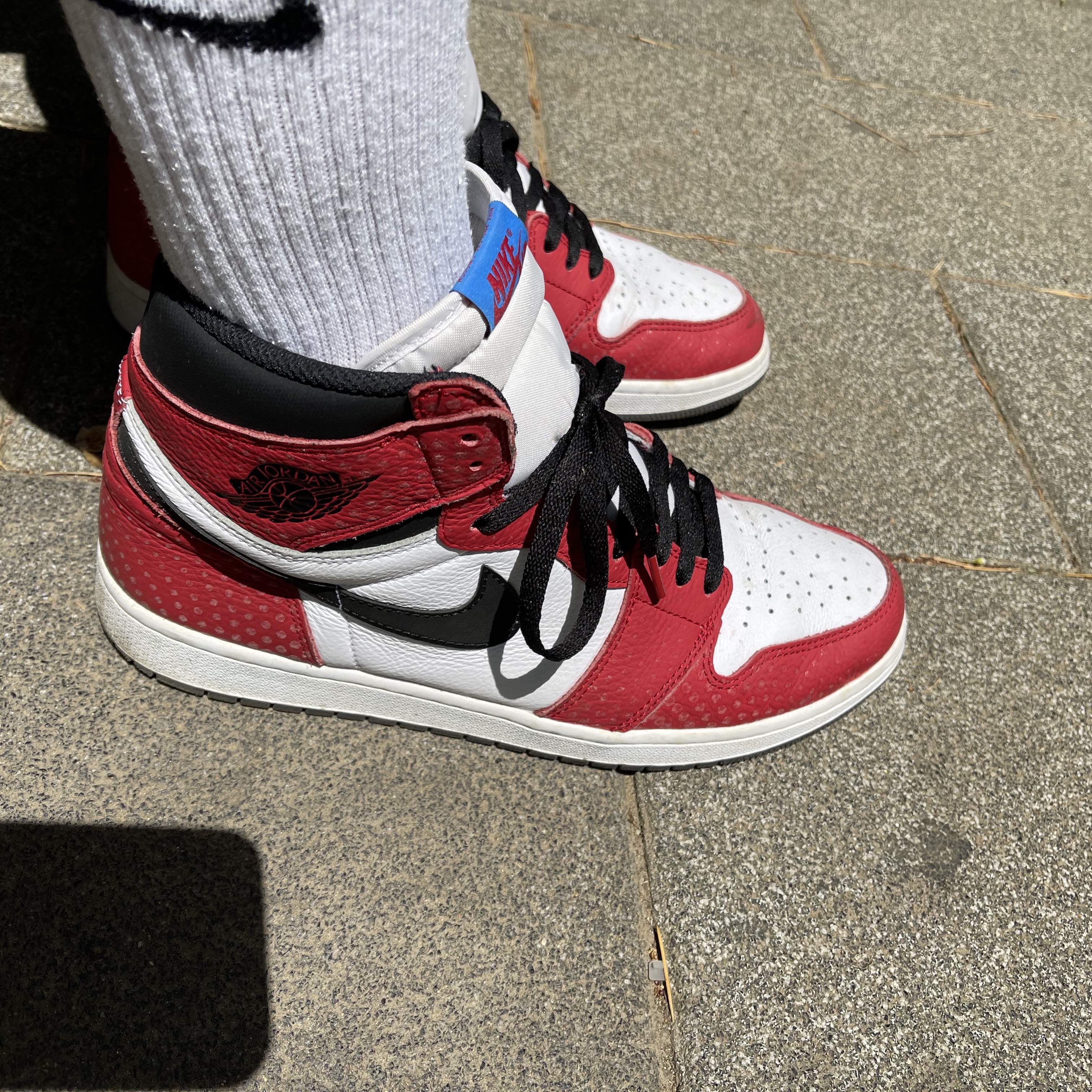 Jordan 1 Retro High Spider-Man Origin Story 착용 스타일 - 3