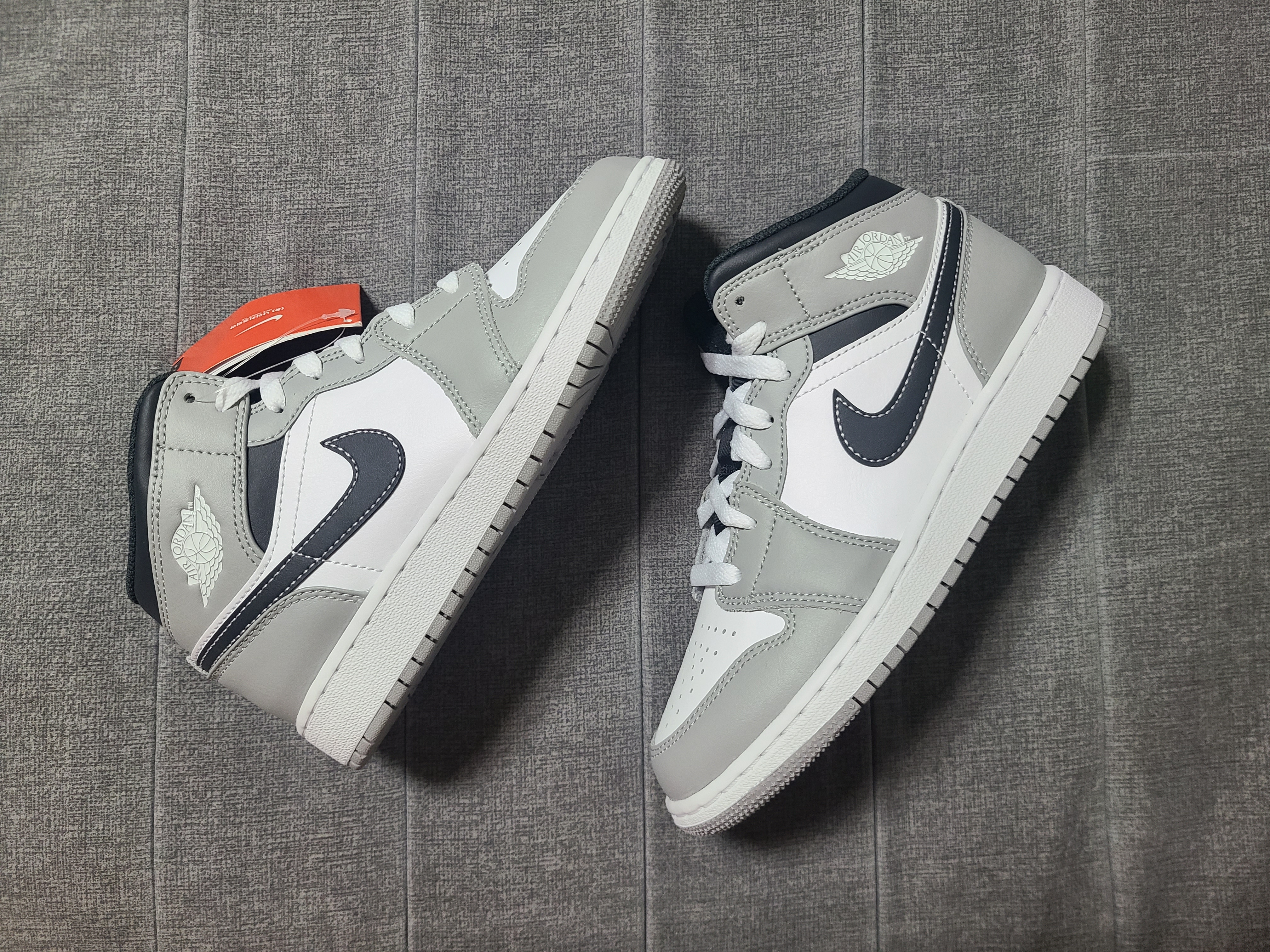 Jordan 1 Mid Light Smoke Grey Anthracite, (GS) Jordan 1 Mid Light Smoke Grey Anthracite 착용 스타일