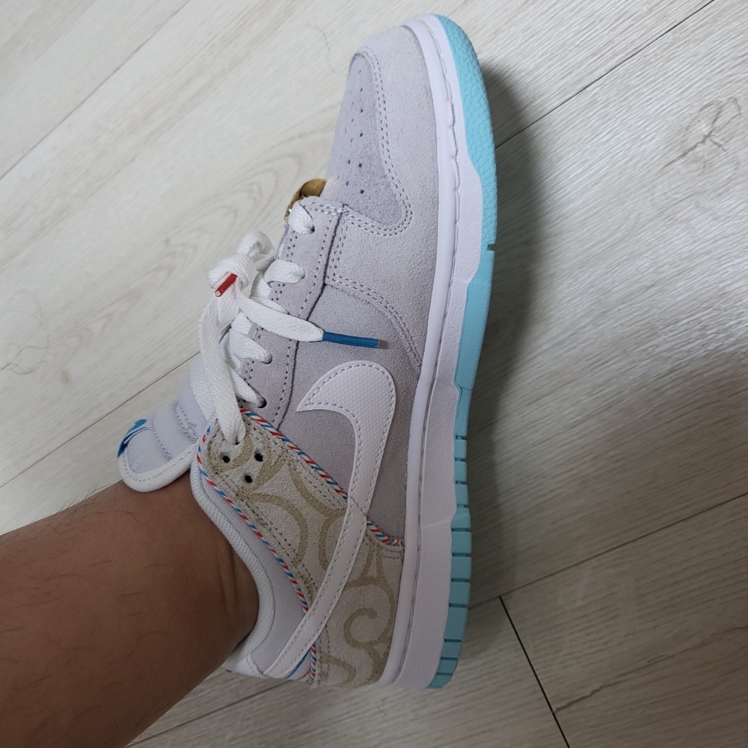 Nike Air Force 1 '07 White Black, Nike Dunk Low Retro SE Barber Shop Grey 착용 스타일 - 2