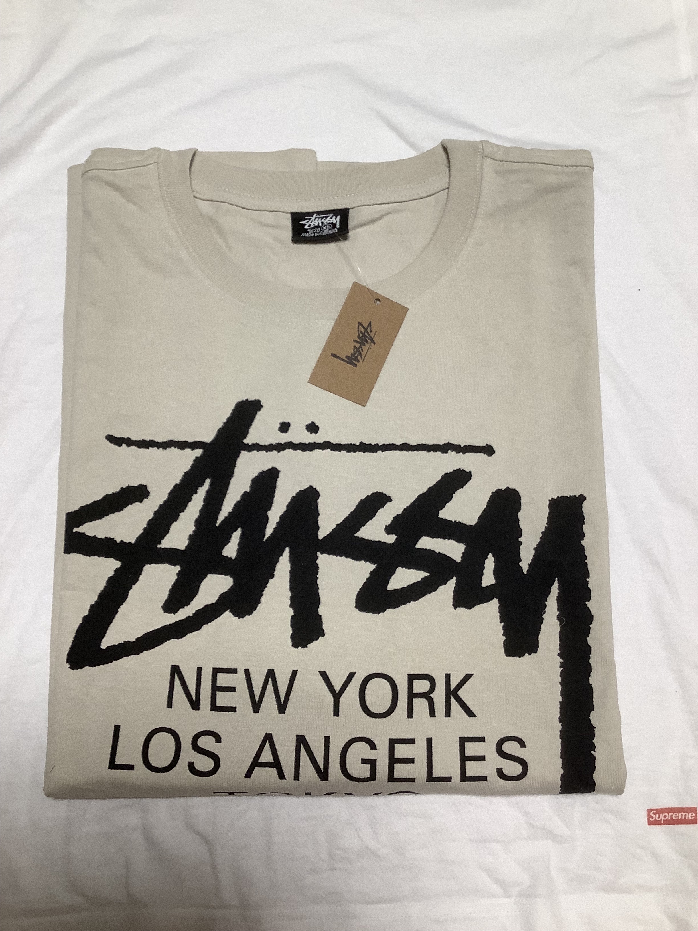 Stussy World Tour T-Shirt Smoke 착용 스타일