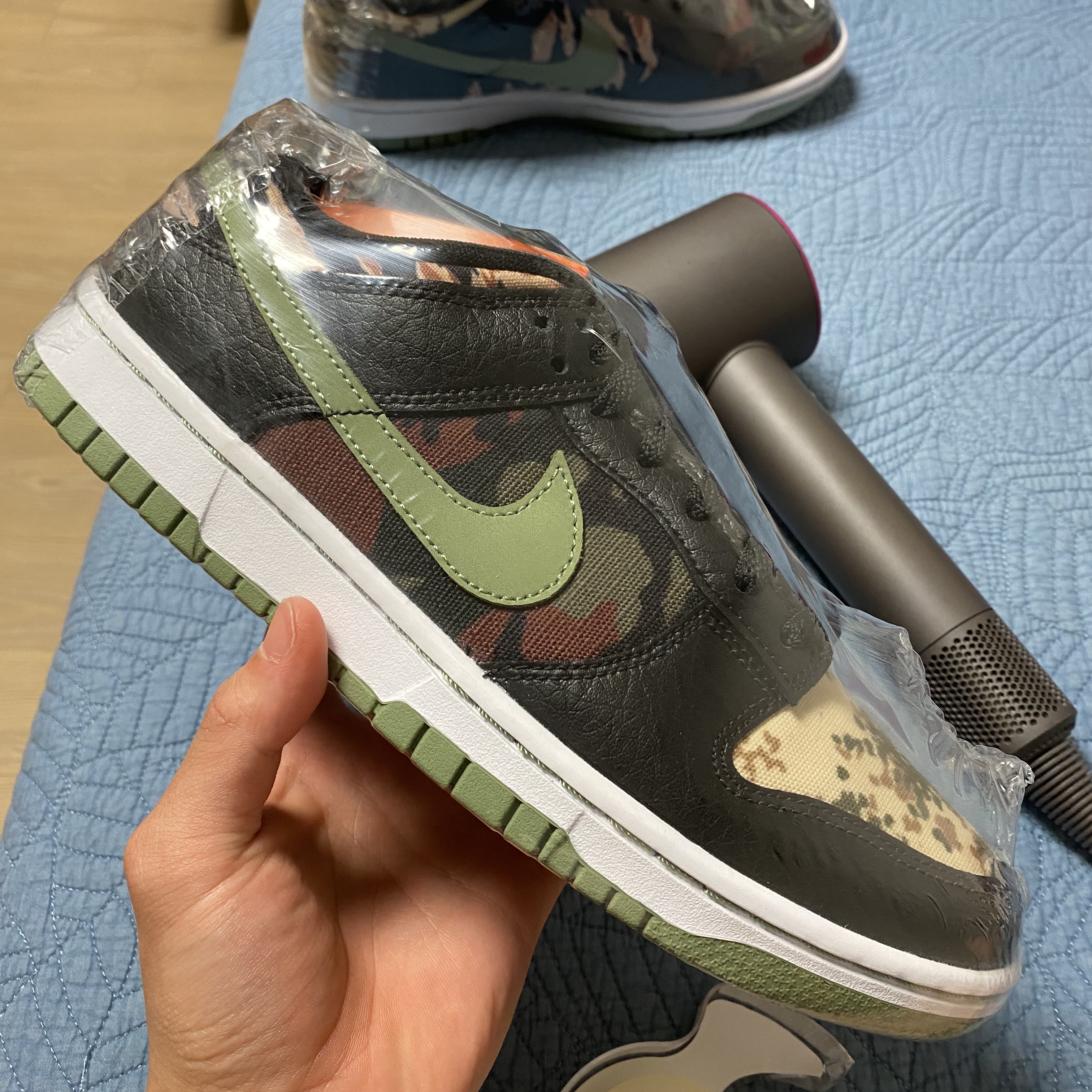 Nike Dunk Low SE Black Multi Camo 착용 스타일