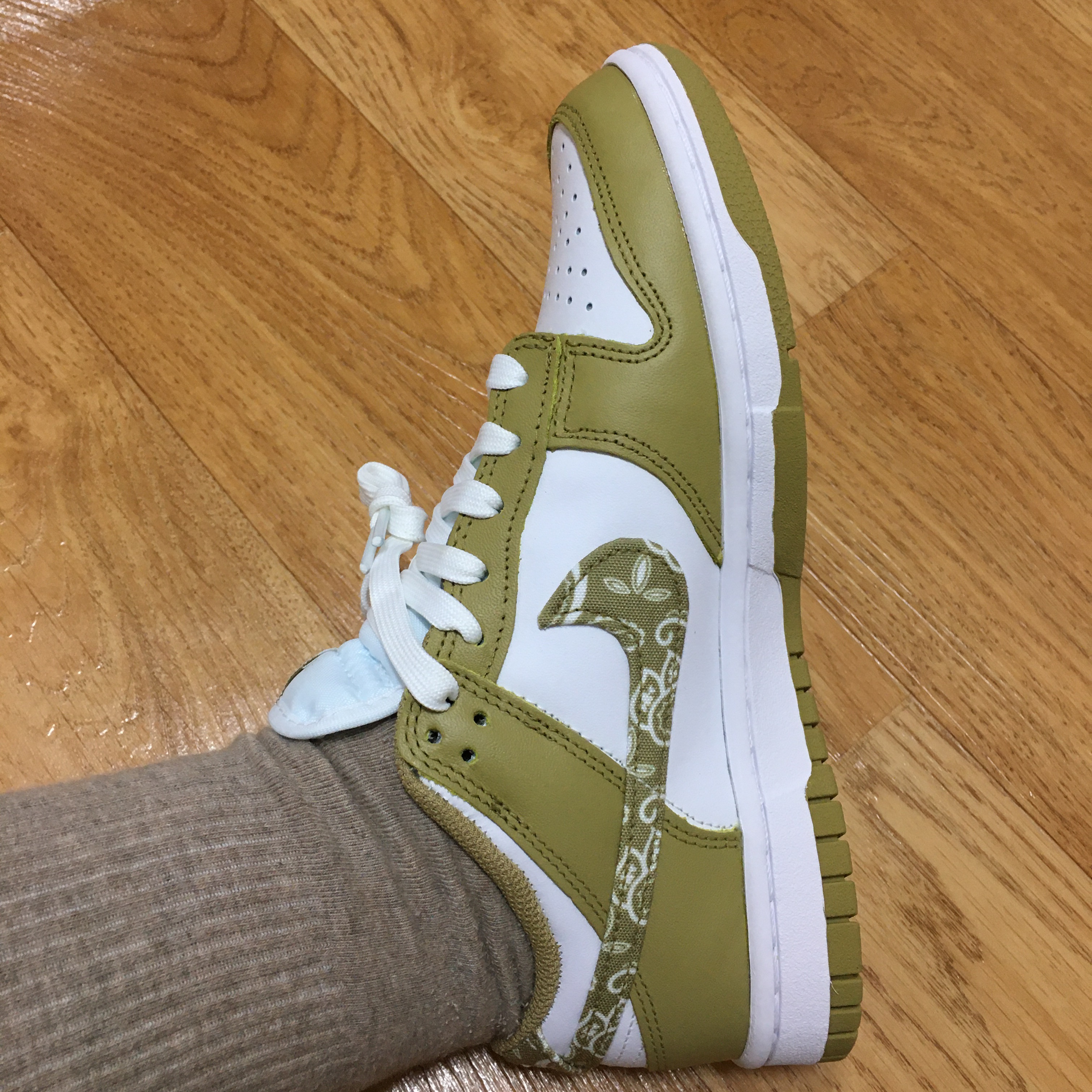 (W) Nike Dunk Low Essential Barley Paisley 착용 스타일 - 2