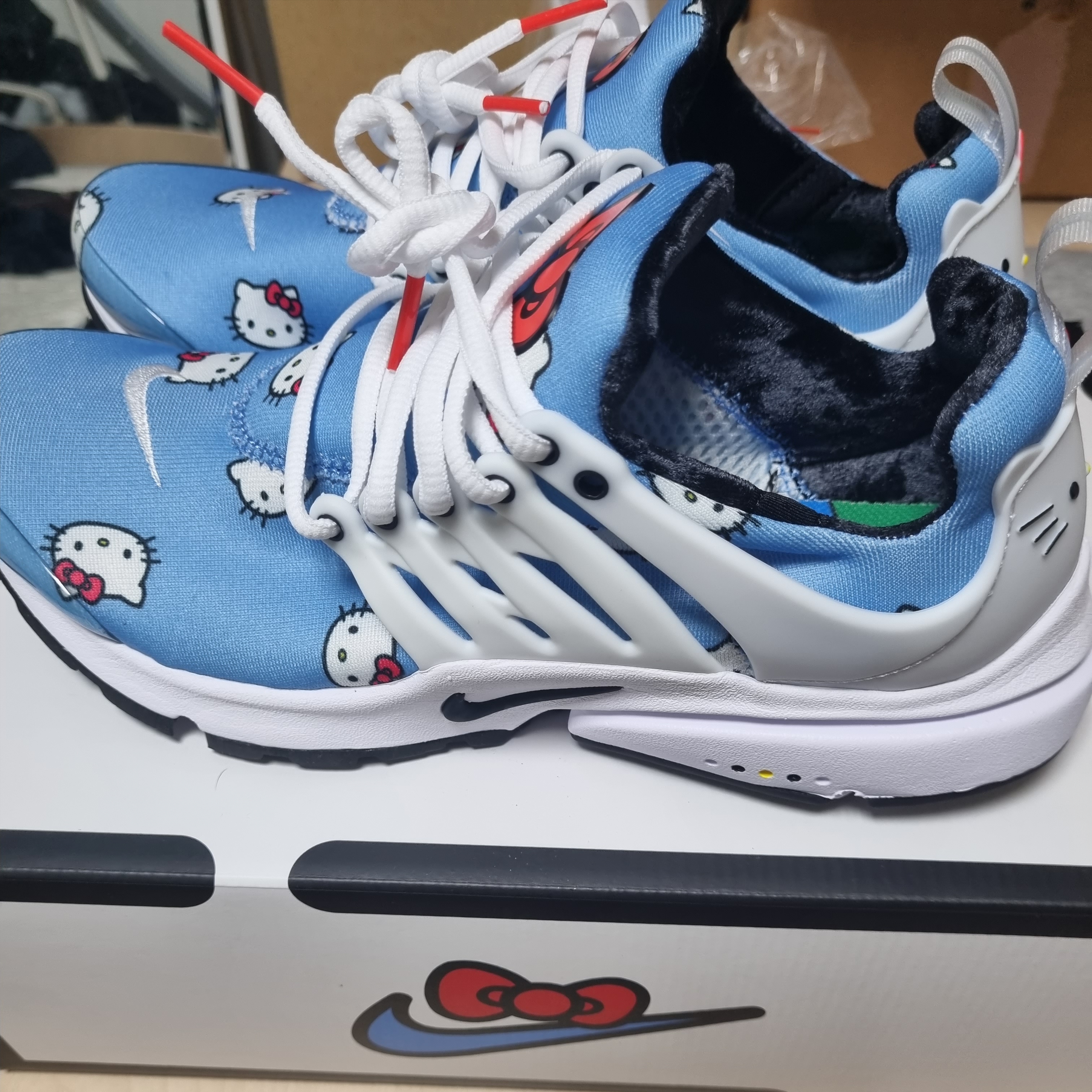 Nike x Hello Kitty Air Presto University Blue 착용 스타일 - 2
