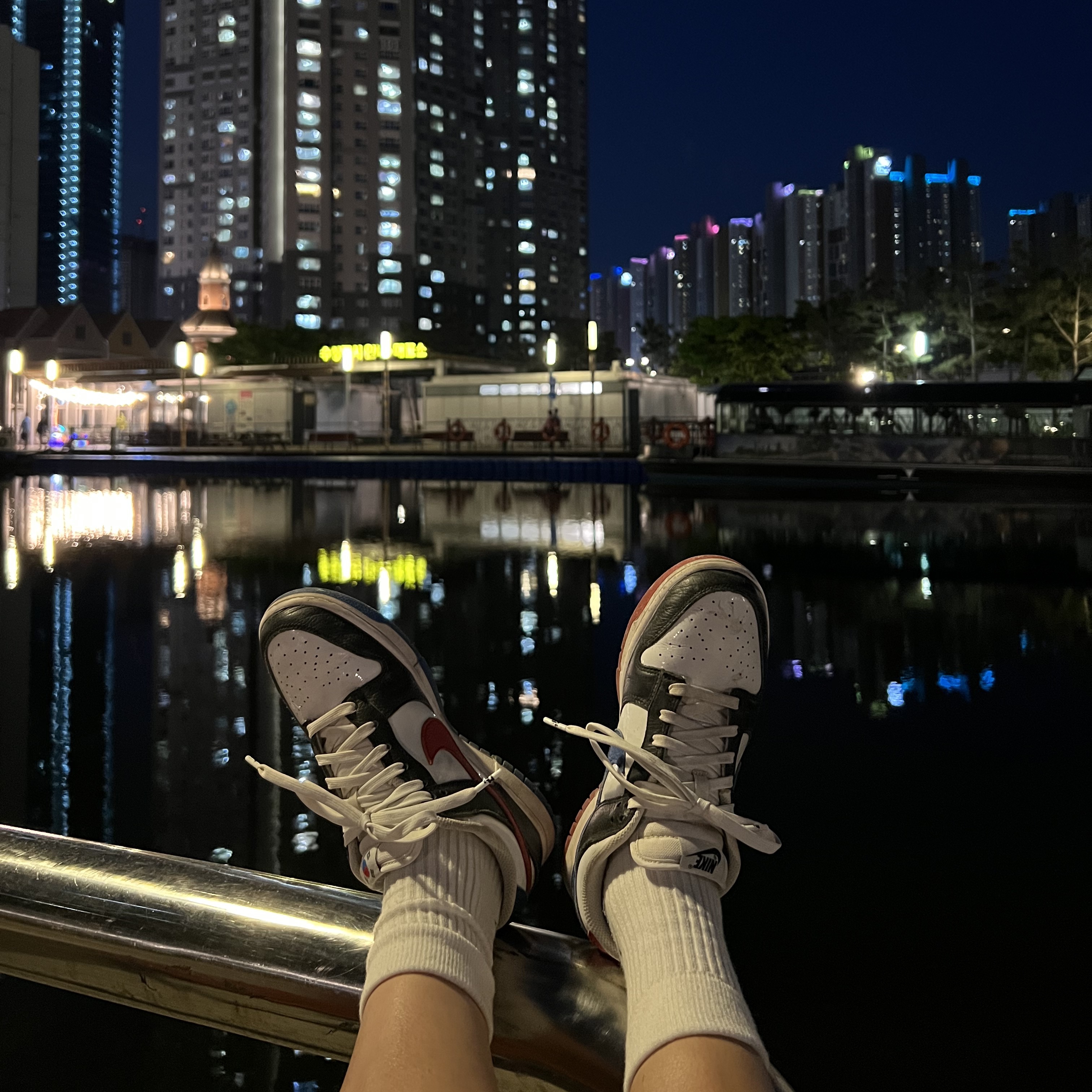 Nike Dunk Low SE Seoul, Nike x Drake Nocta Socks White (3 Pack) 착용 스타일