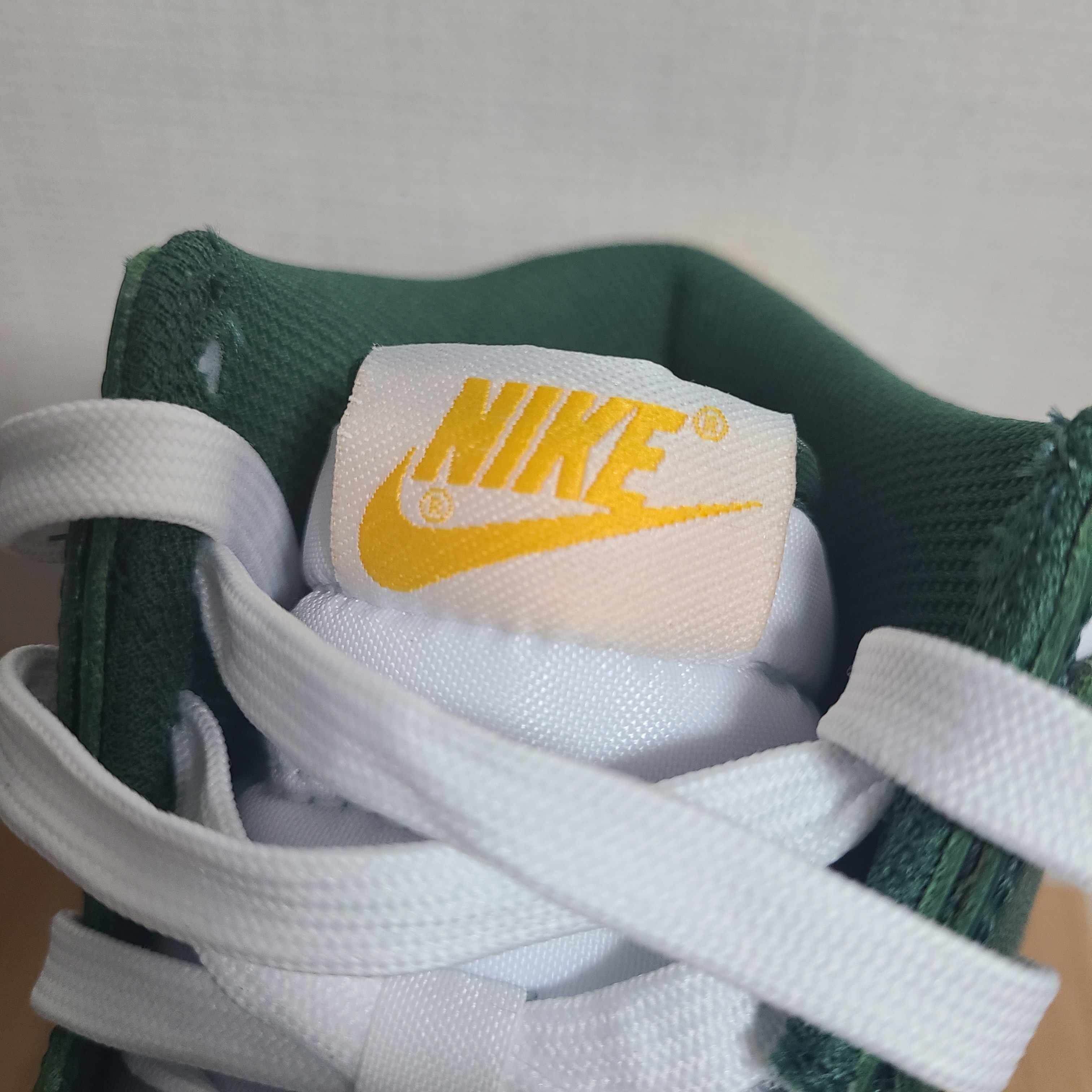 Nike Dunk High Retro Noble Green 착용 스타일 - 2