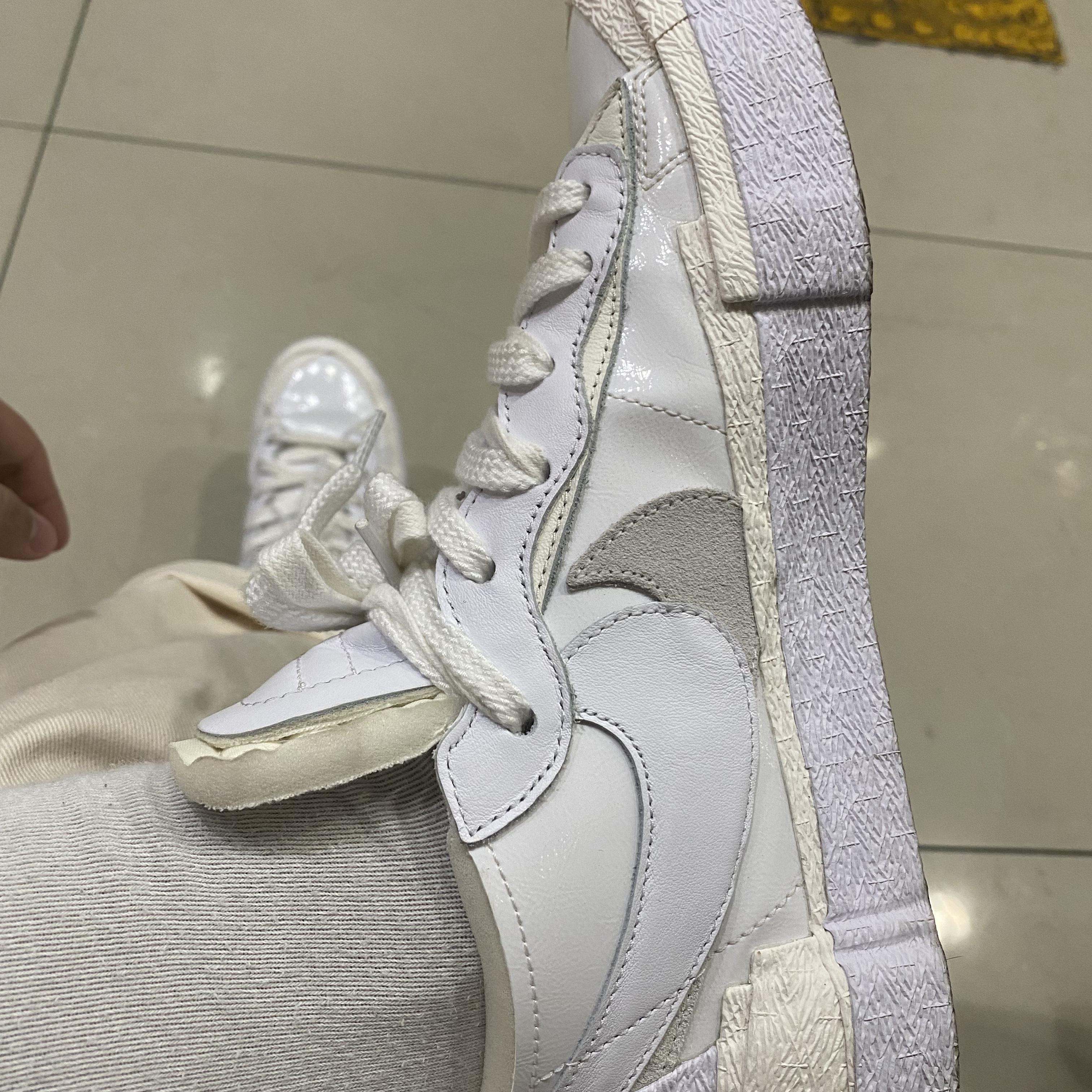 Nike x Sacai Blazer Low White Patent Leather 착용 스타일