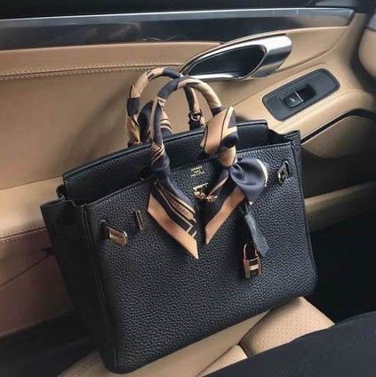 (W) Hermes Les Coupes Tattoo Twilly Noir Camel 착용 스타일