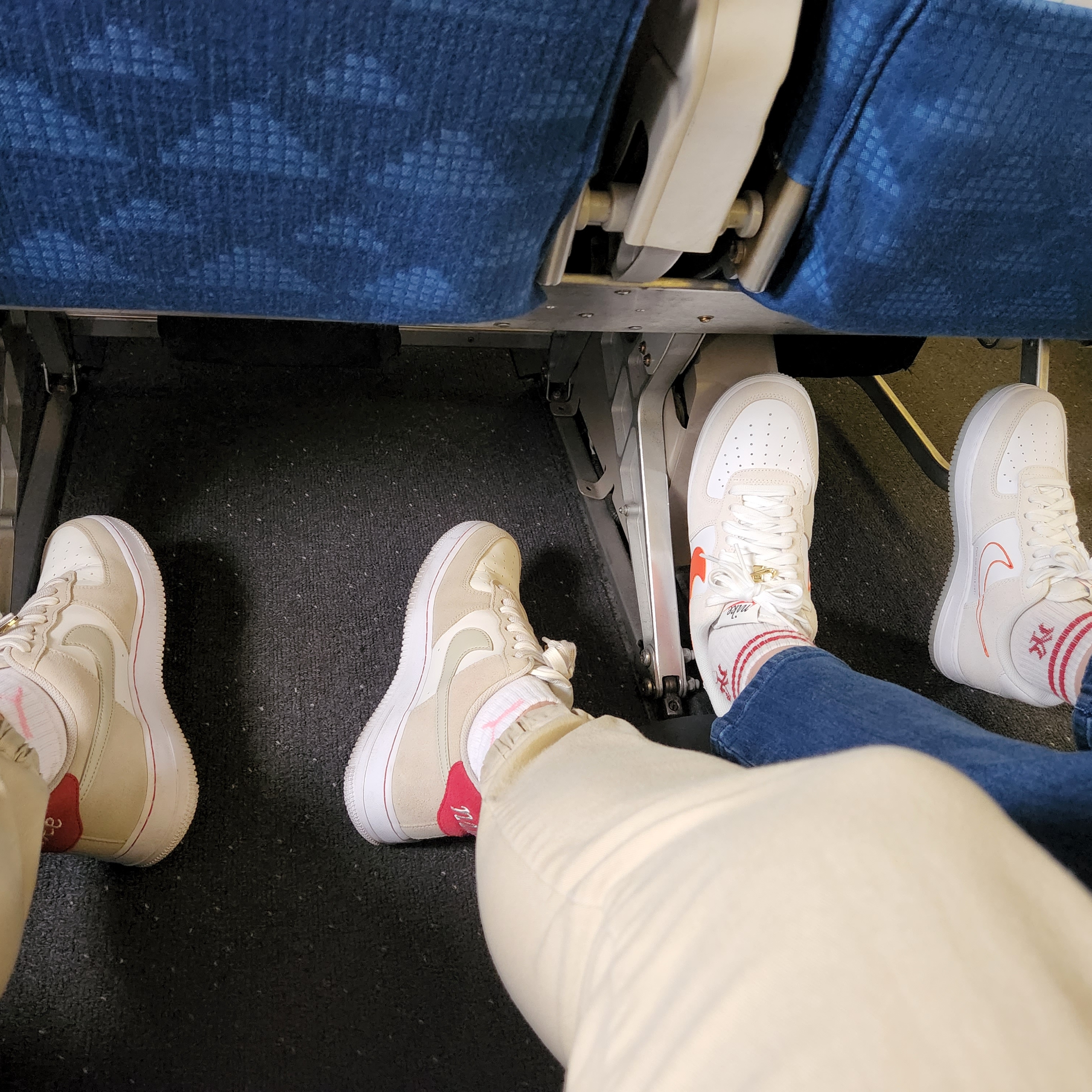 (W) Nike Air Force 1 '07 SE First Use Orange Sail, Nike Air Force 1 '07 SE First Use Light Stone 착용 스타일