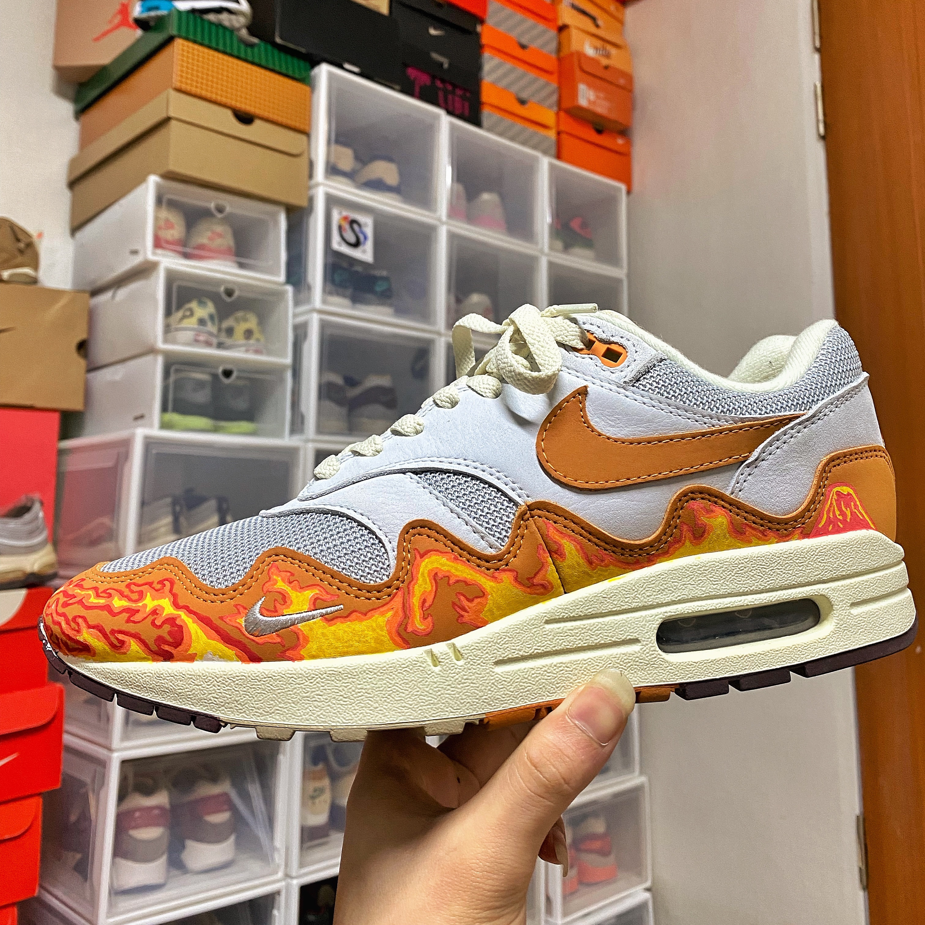 Nike x Patta Air Max 1 Monarch 착용 스타일