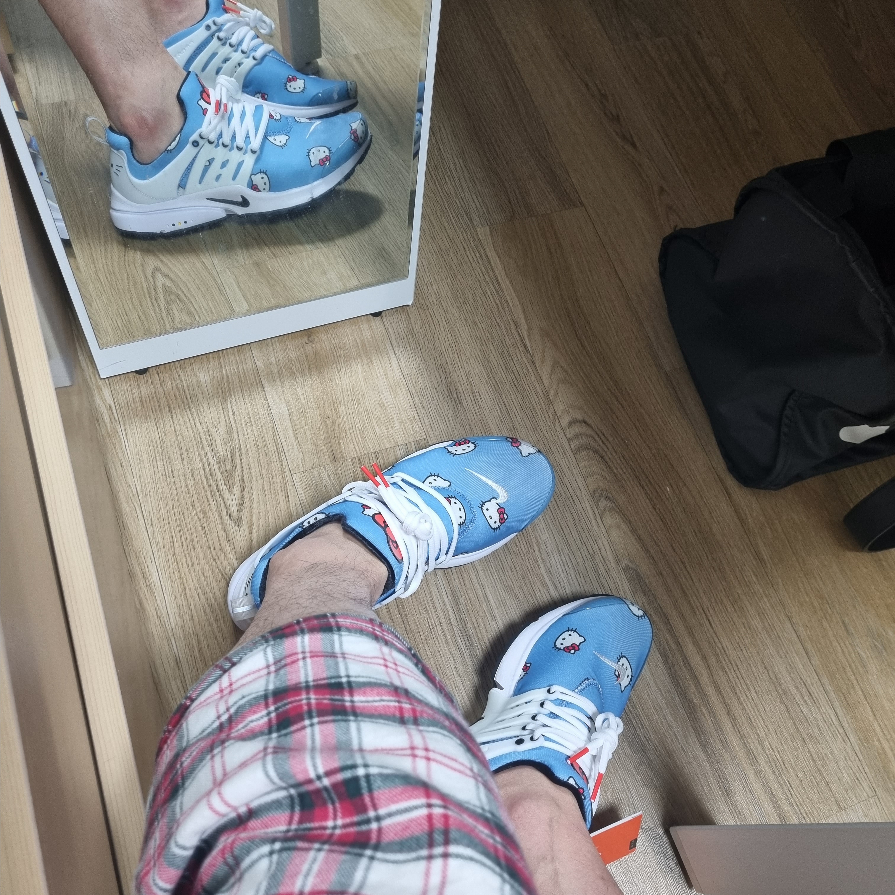 Nike x Hello Kitty Air Presto University Blue 착용 스타일 - 1