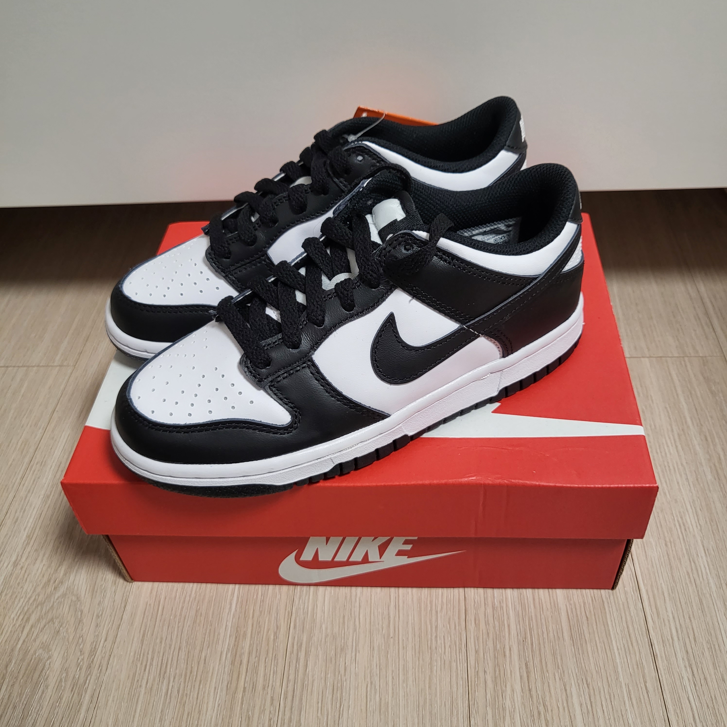 (GS) Nike Dunk Low Black 착용 스타일