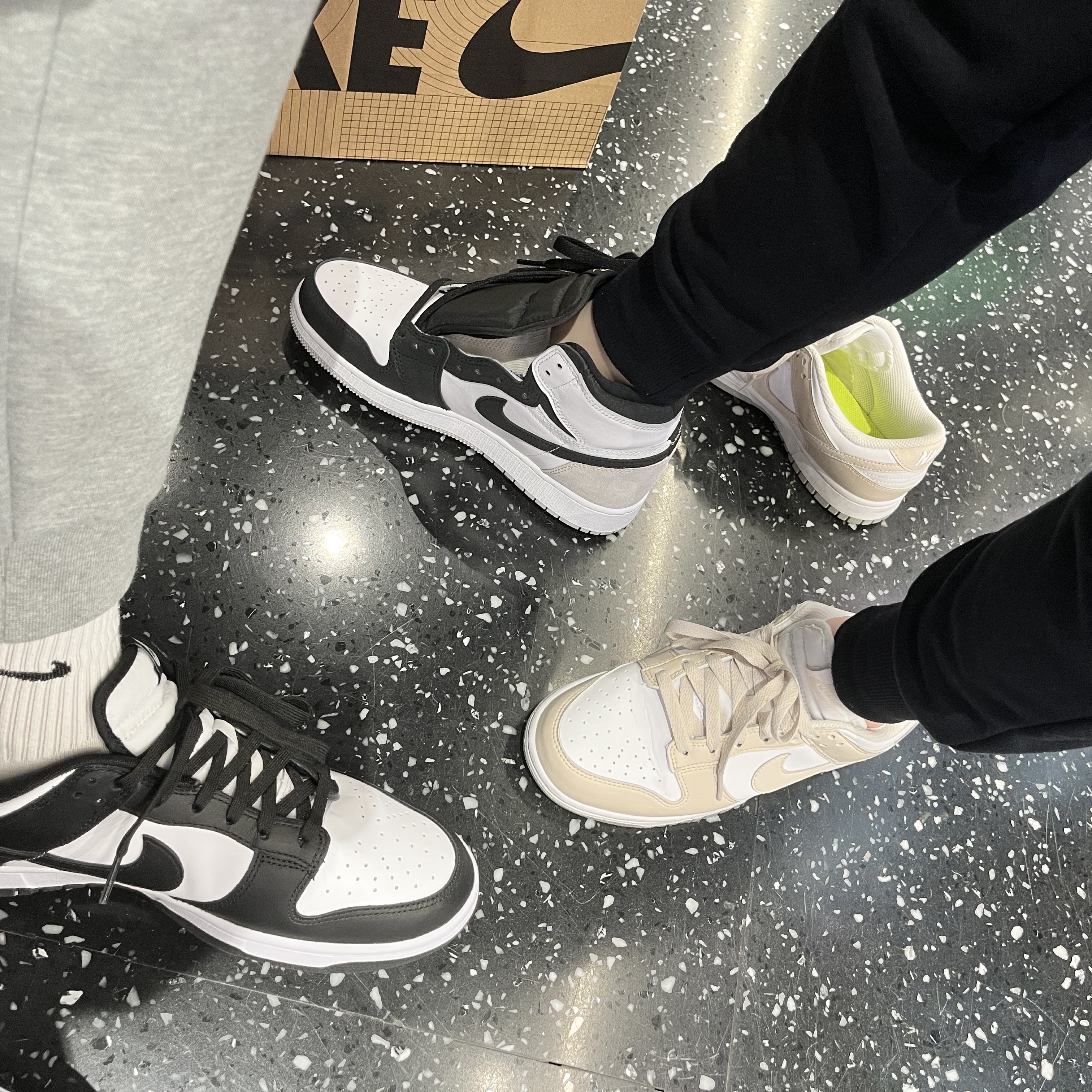 (GS) Jordan 1 Retro High OG Bleached Coral, Nike Dunk Low Retro Black 착용 스타일