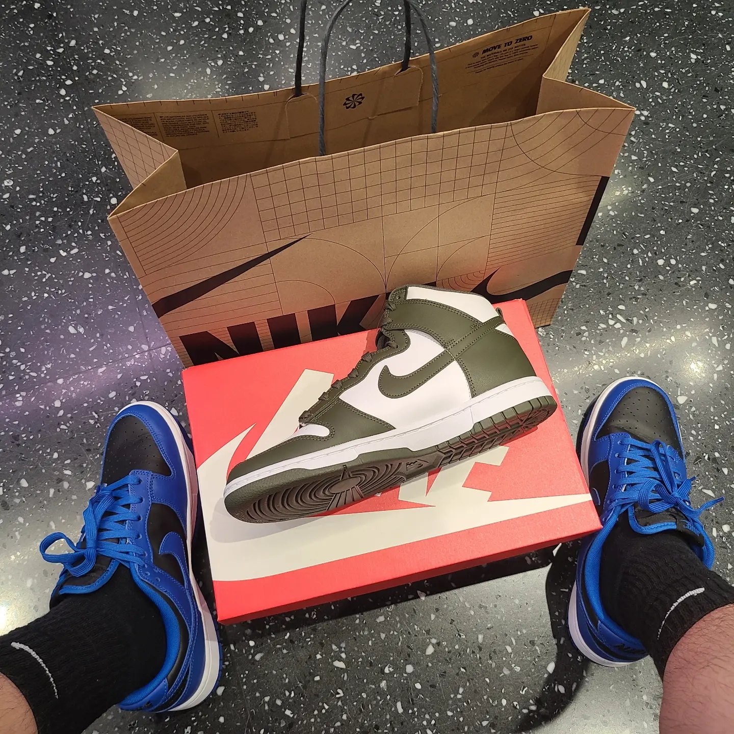 Nike Dunk High Retro Championship Khaki 착용 스타일