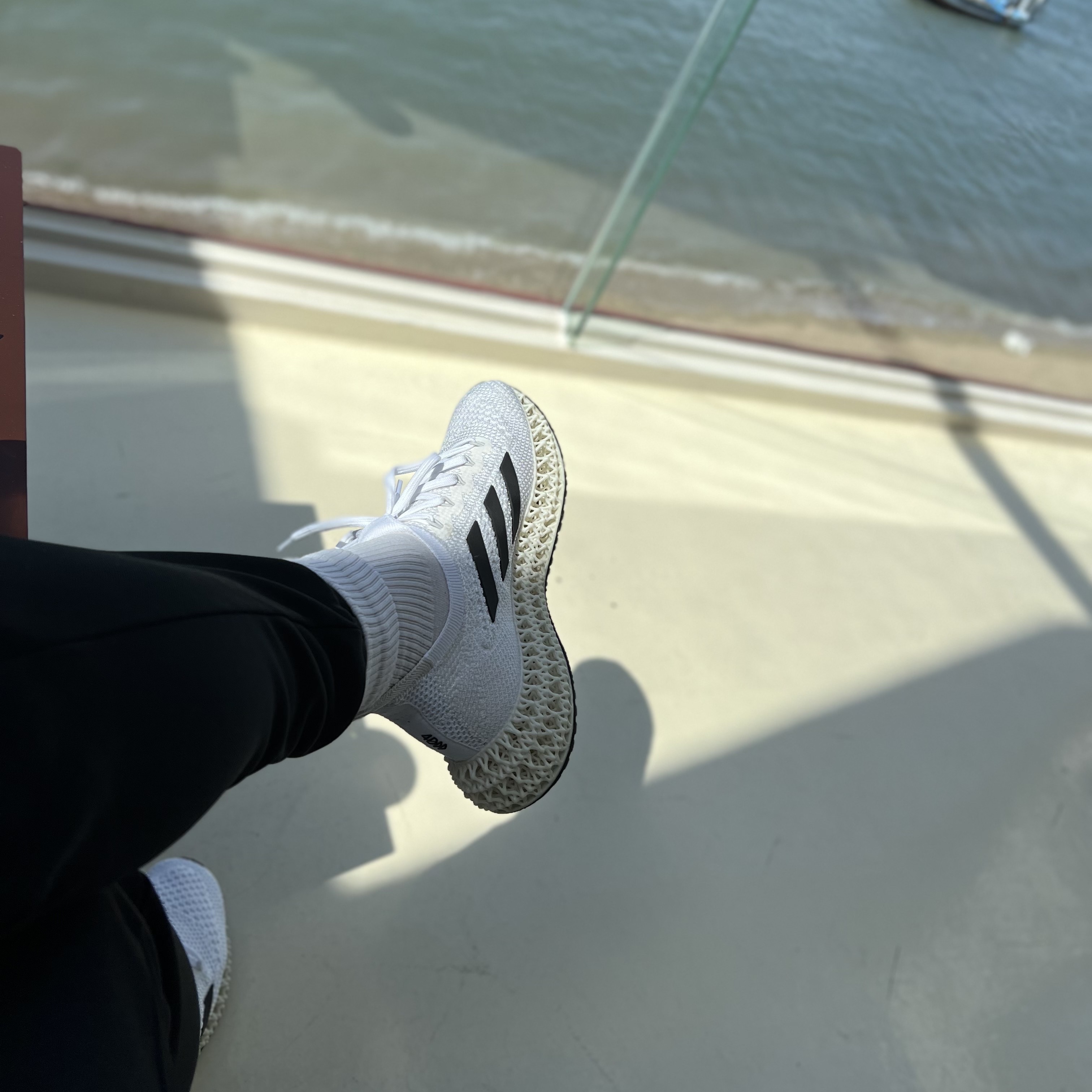 Adidas 4DFWD White Black 착용 스타일