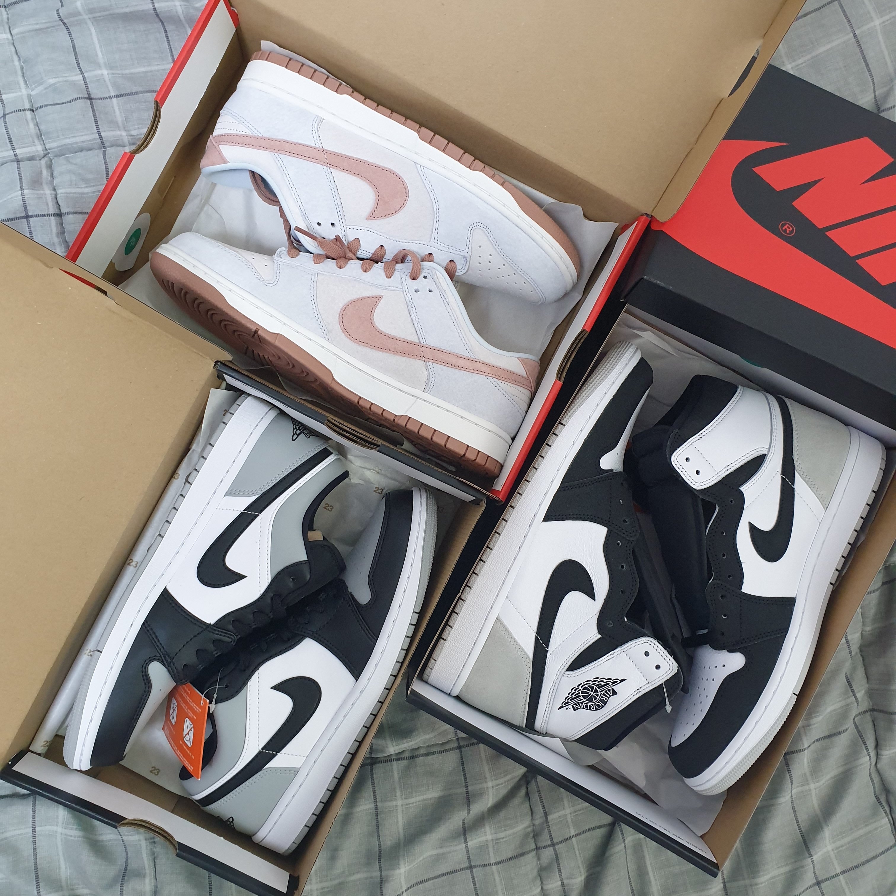 Nike Dunk Low Retro PRM Fossil Rose, Jordan 1 Low Light Smoke Grey Black 착용 스타일