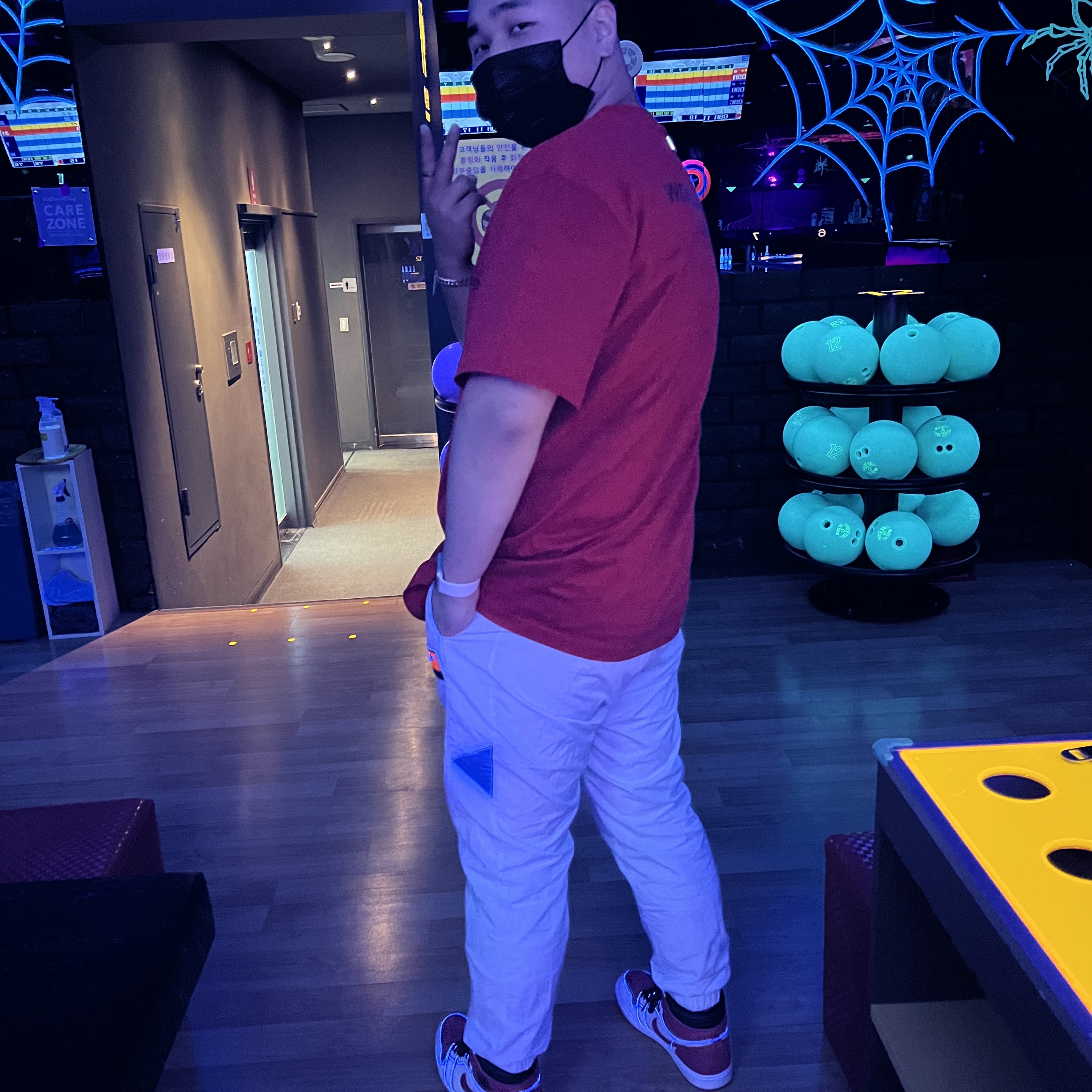 Wooyoungmi White Back Logo T-Shirt Black - 22SS, Jordan 1 Retro High OG Heritage 착용 스타일 - 3