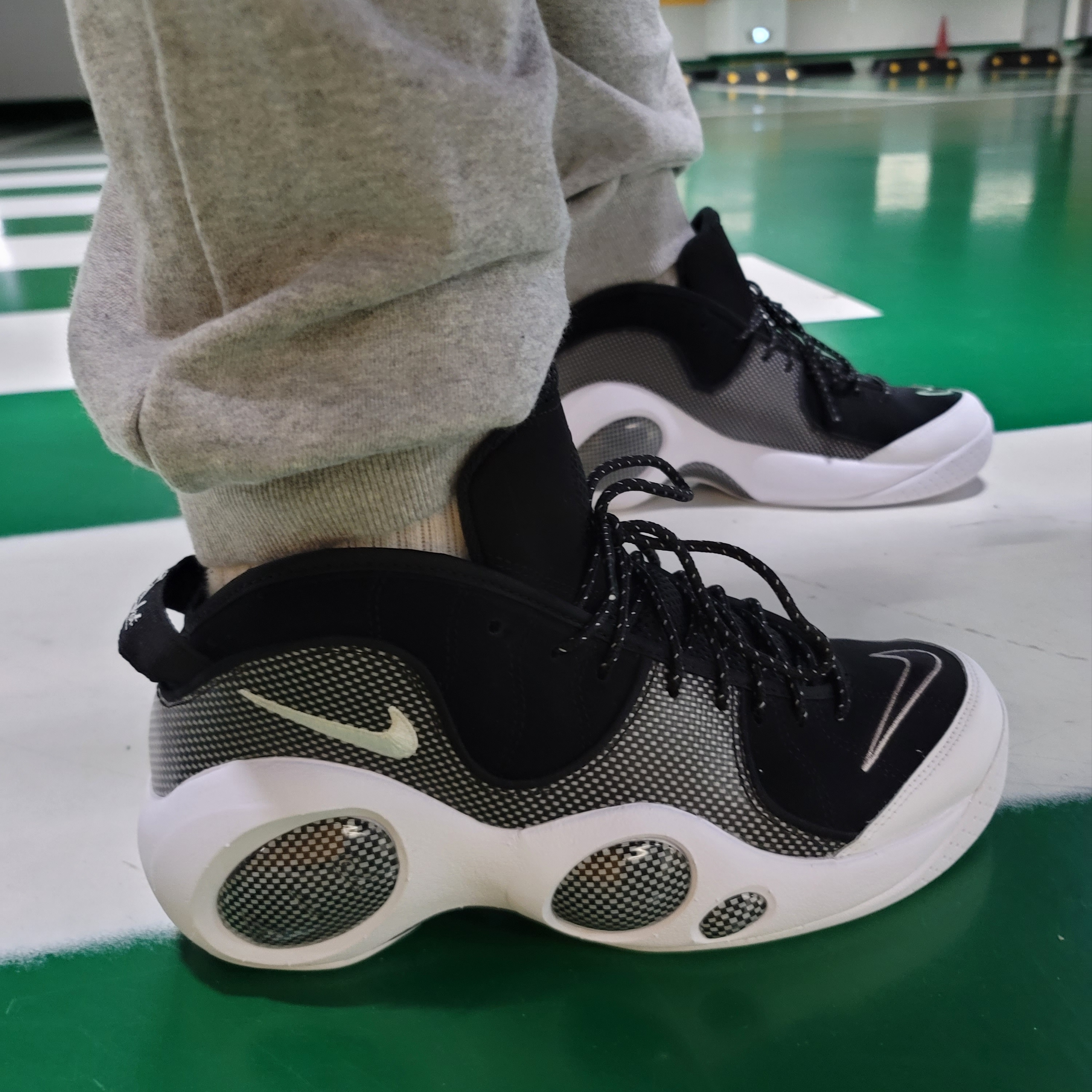 Nike Air Zoom Flight 95 Black Metallic 2022 착용 스타일