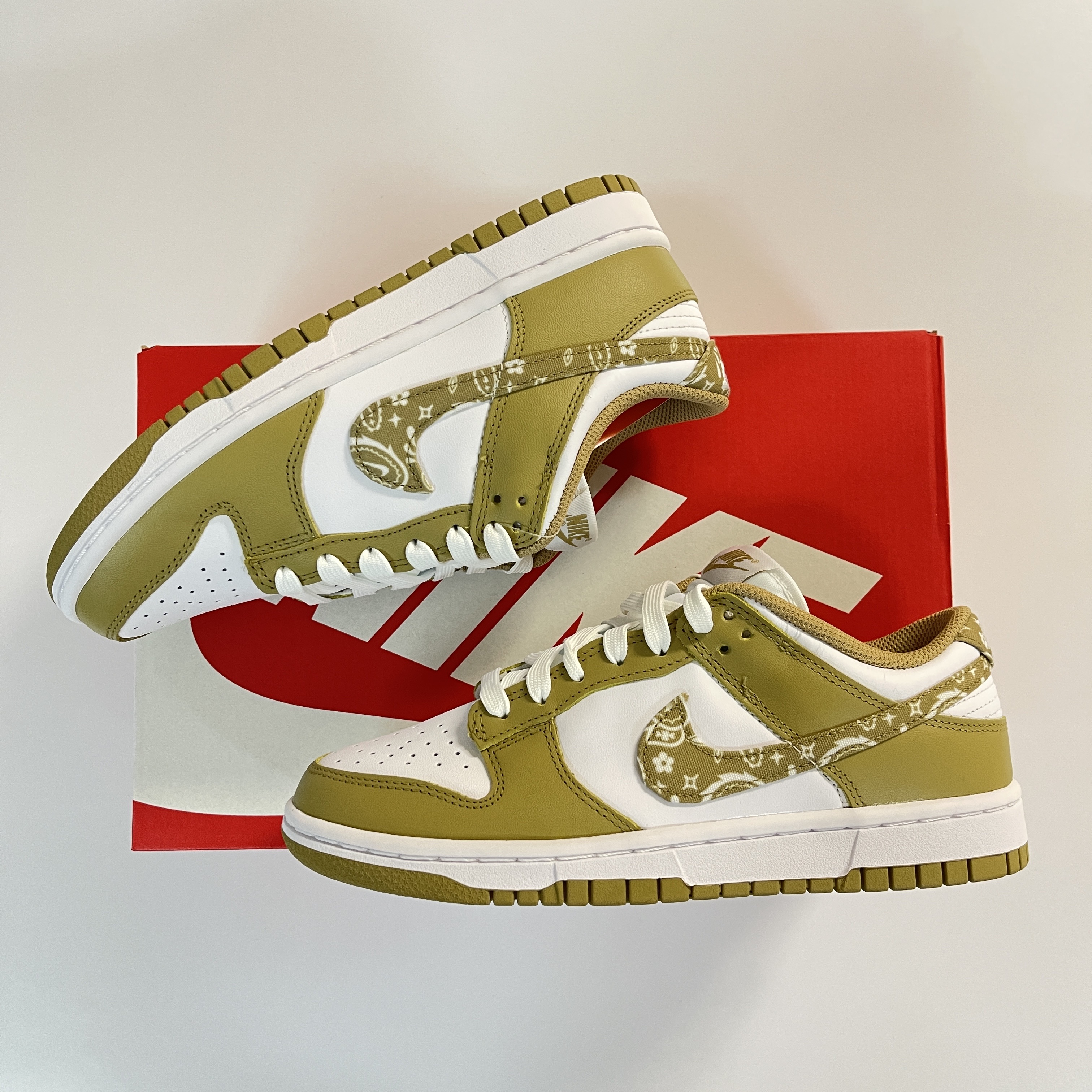 (W) Nike Dunk Low Essential Barley Paisley 착용 스타일 - 1