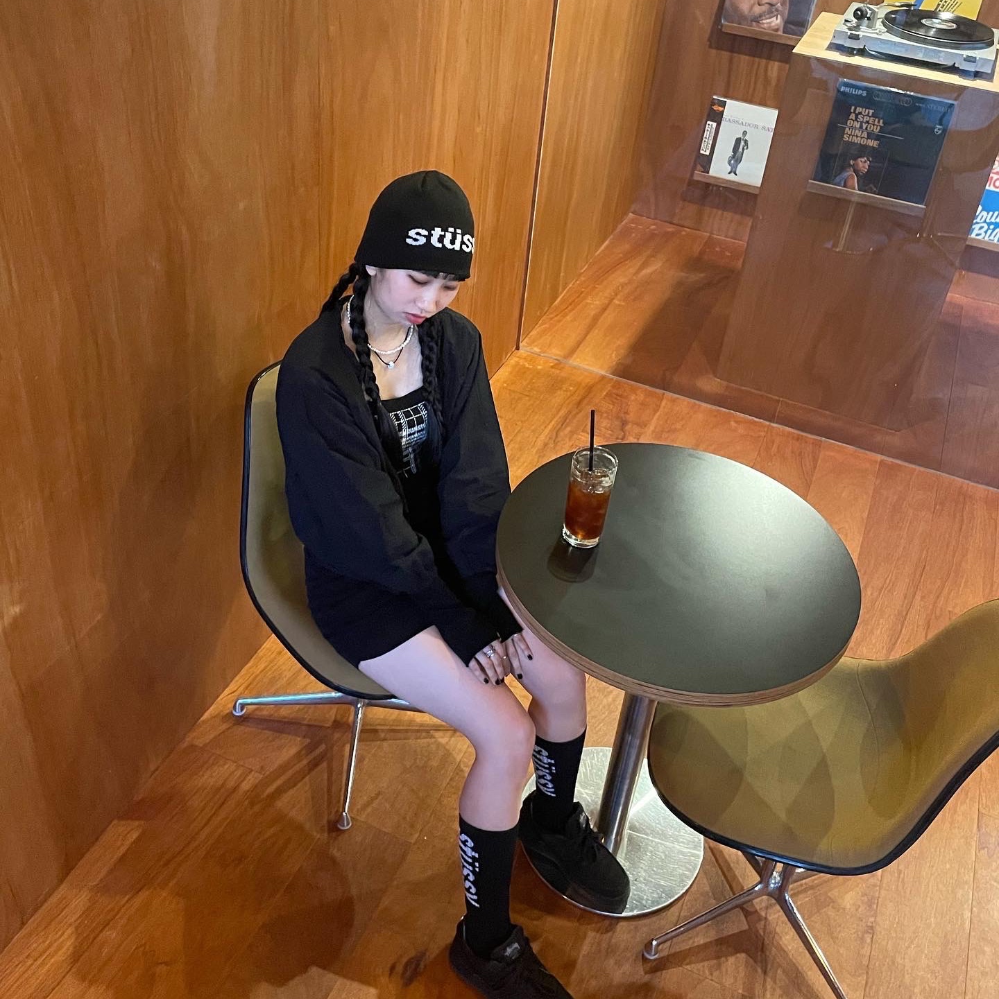 Stussy Helvetica Jacquard Beanie Black, Stussy Helvetica Jacquard Crew Socks Black 착용 스타일 - 1