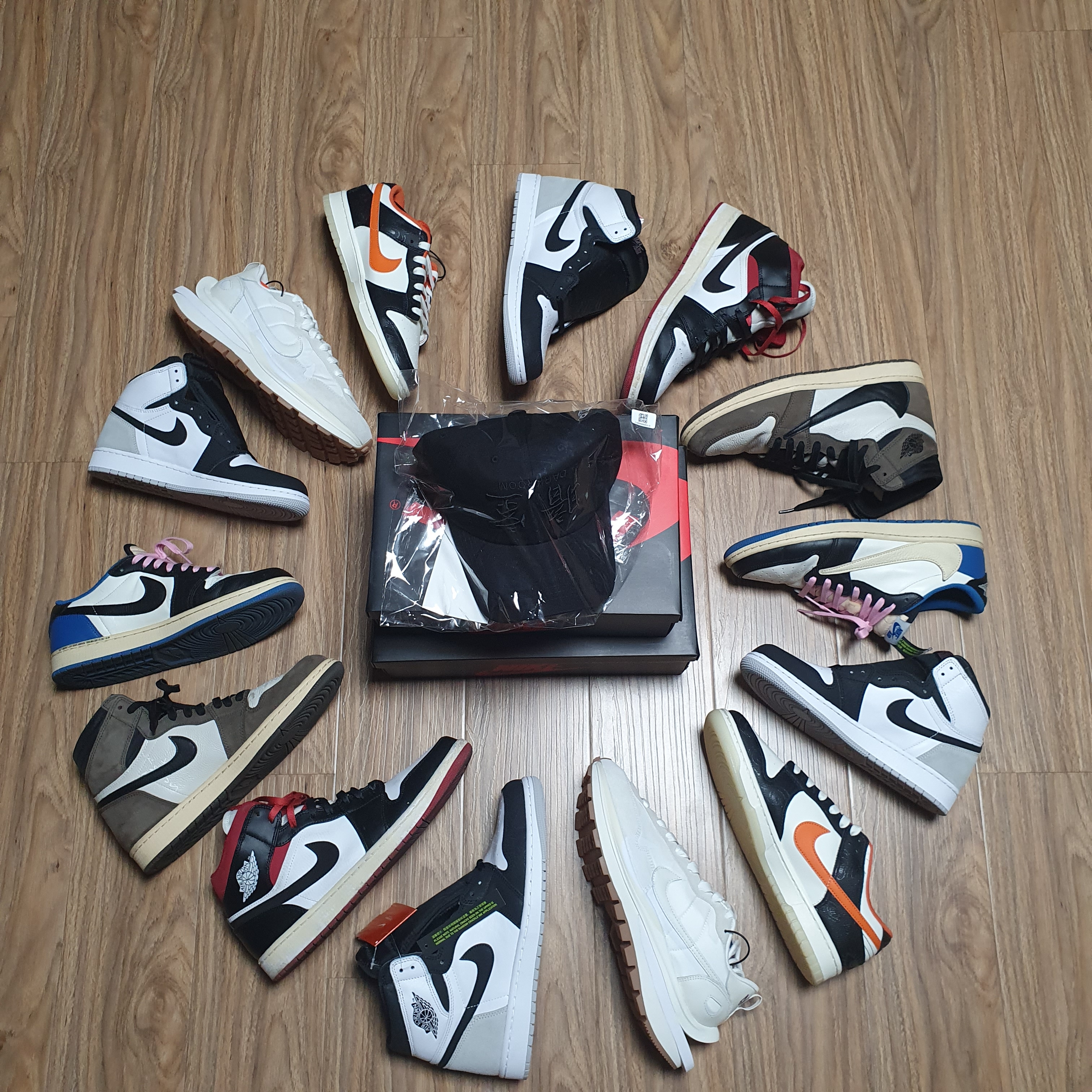 Jordan 1 Mid Gym Red Black White, Jordan 1 Retro High OG Bleached Coral 착용 스타일