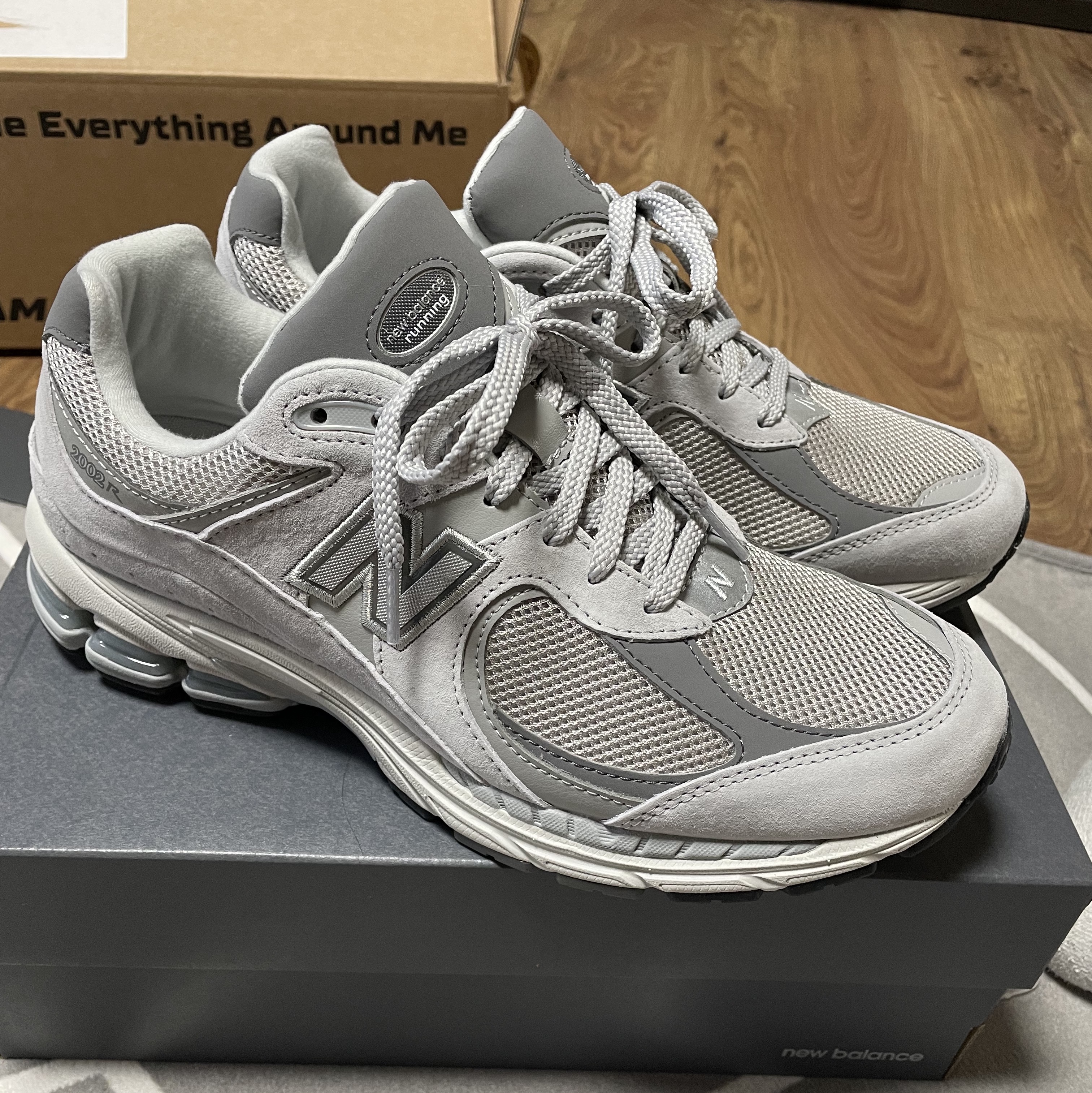 New Balance 2002R T2 Gray 착용 스타일