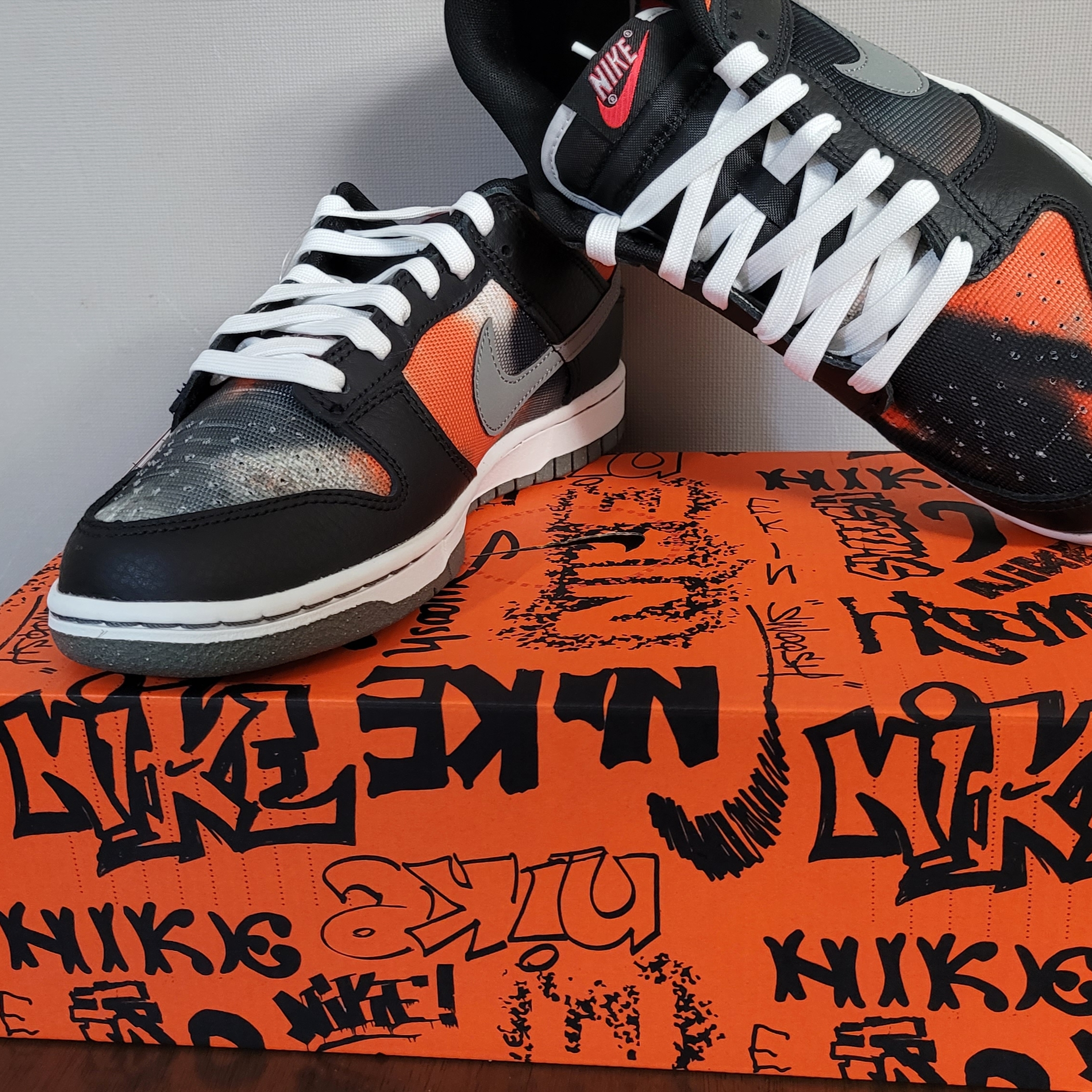 Nike Dunk Low Retro PRM Black and Tumbled Grey 착용 스타일 - 1