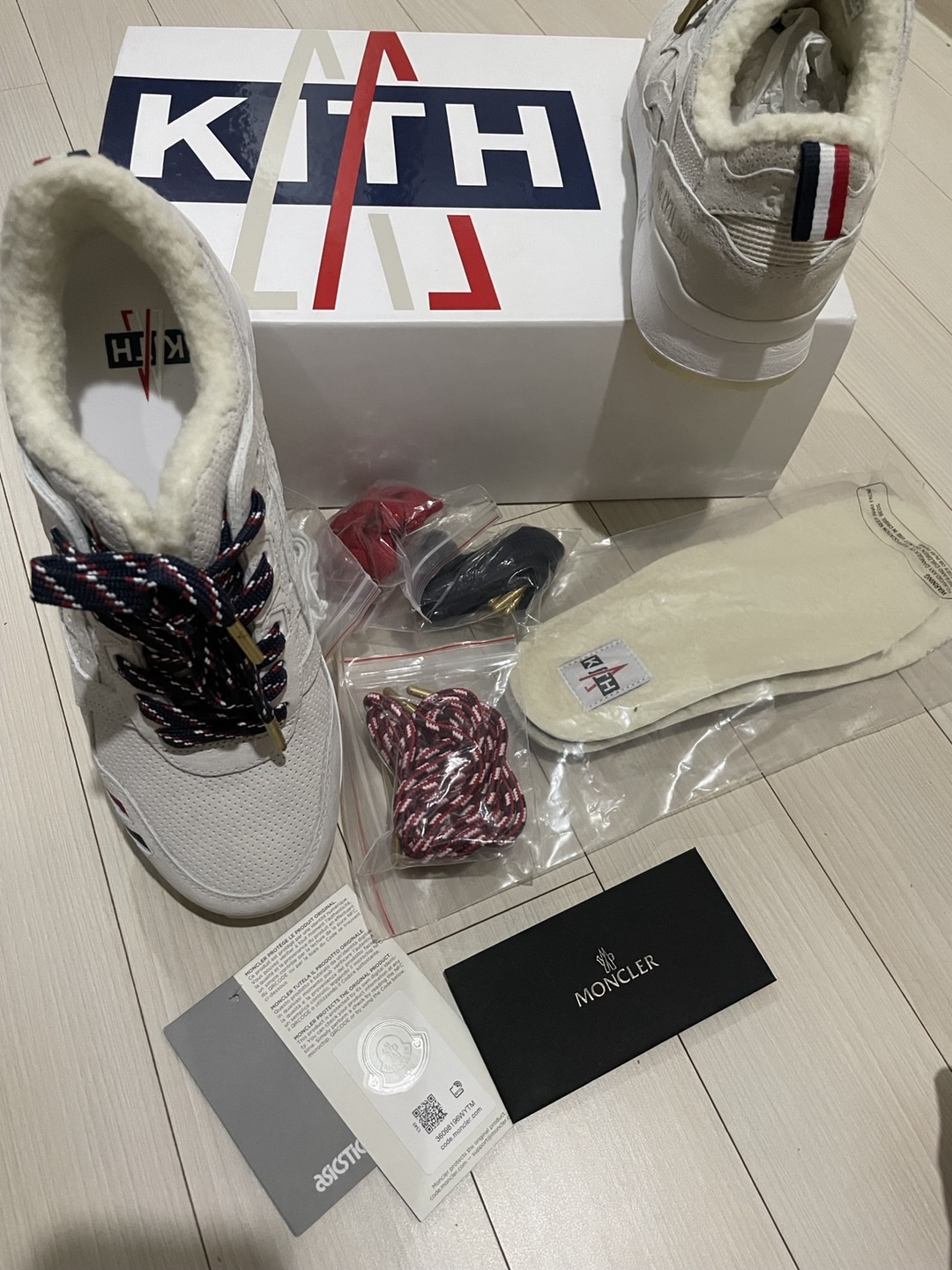 Asics x Kith x Moncler Gel-Lyte III Cream 착용 스타일 - 3