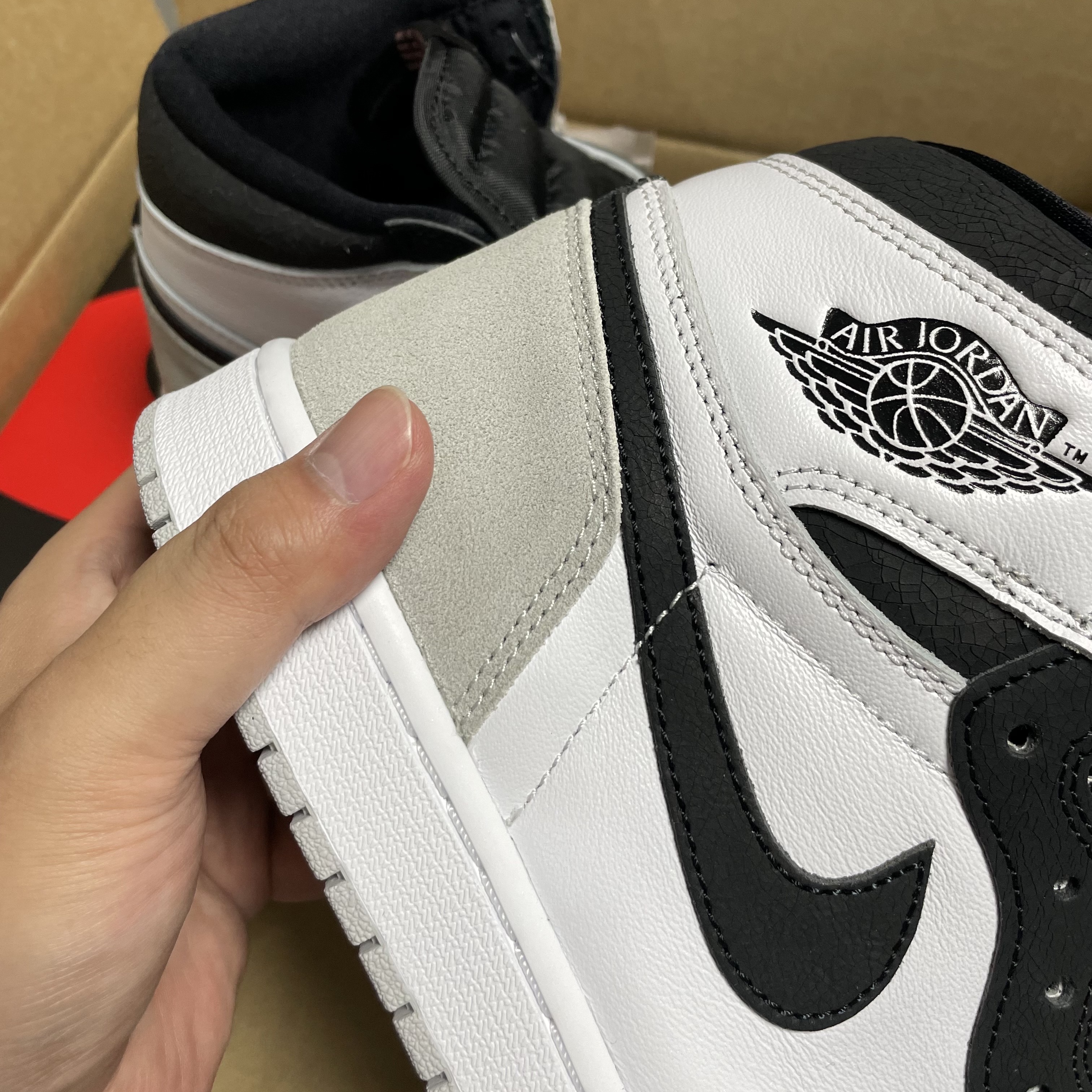 Jordan 1 Retro High OG Bleached Coral 착용 스타일 - 1