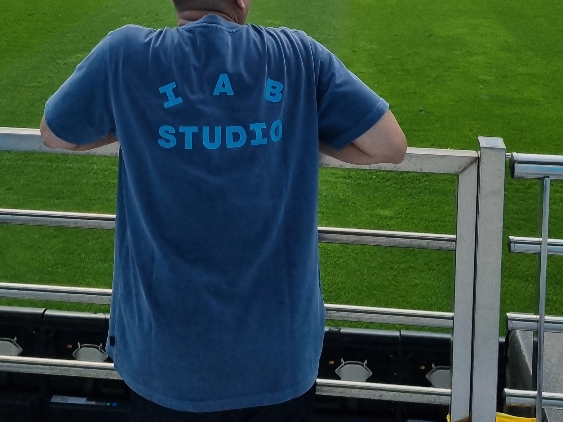 IAB Studio Pigment T-Shirt Blue 착용 스타일 - 2