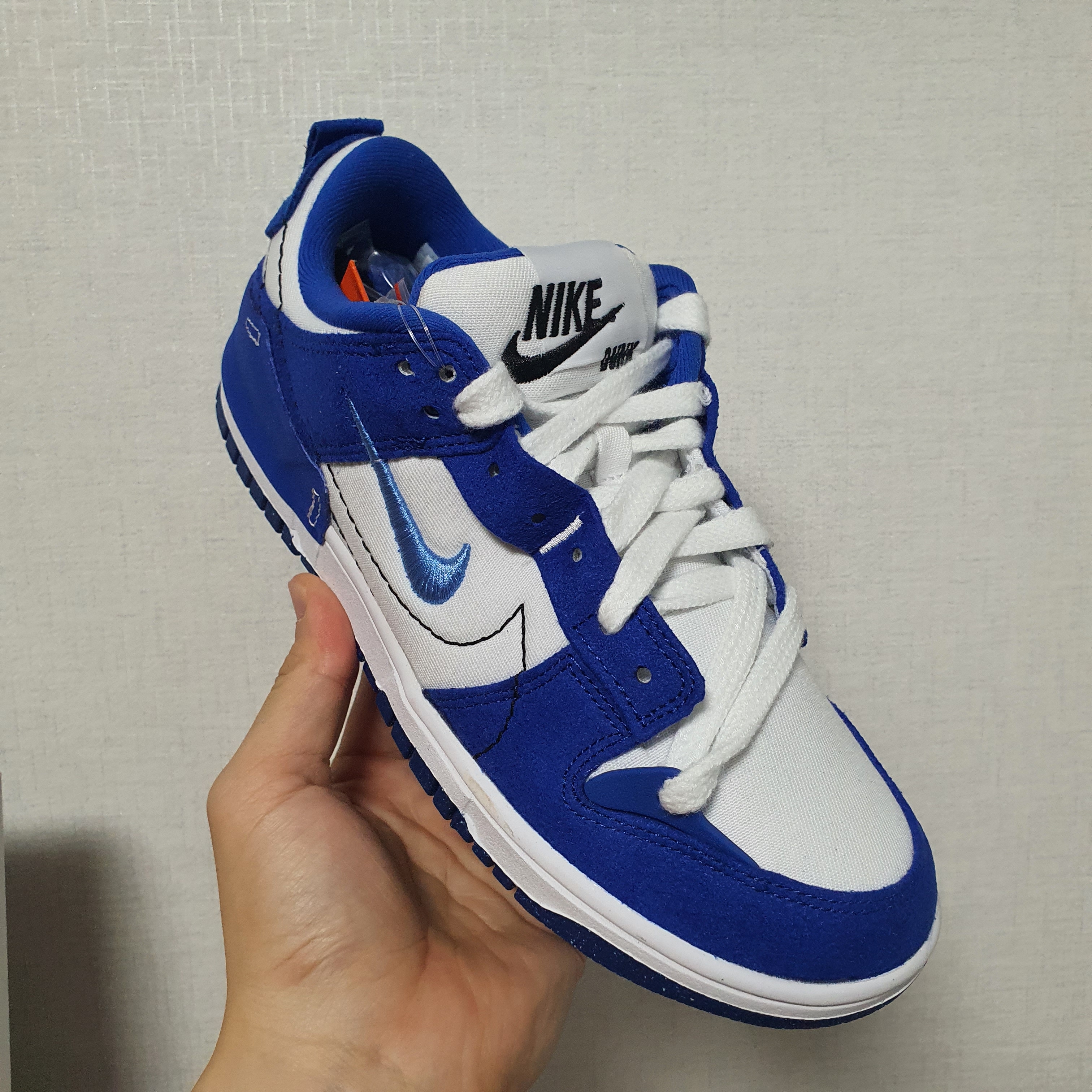 (W) Nike Dunk Low Disrupt 2 White and University Blue 착용 스타일