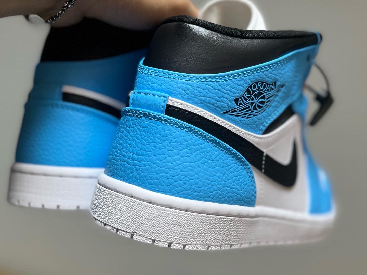 Jordan 1 Mid Triple White 착용 스타일 - 2