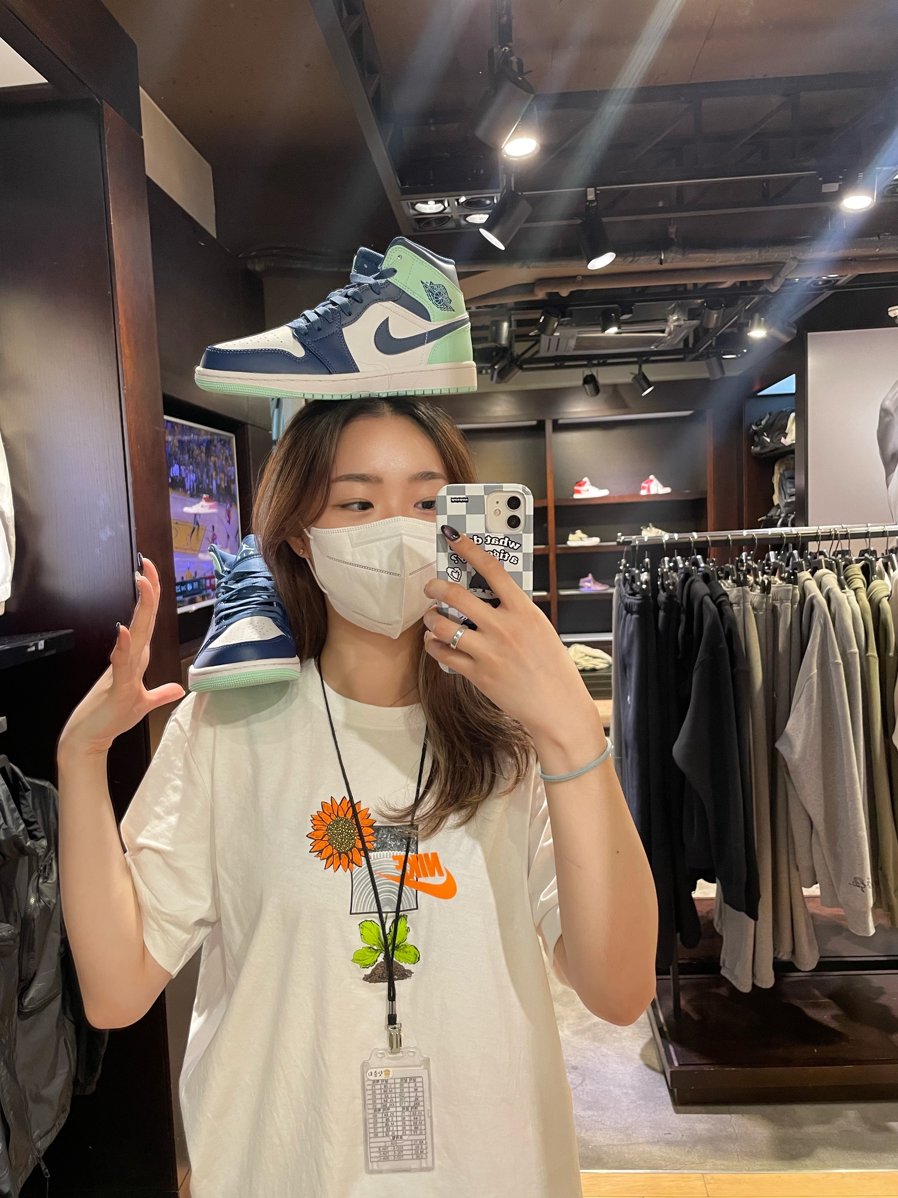 Jordan 1 Mid Blue Mint 착용 스타일 - 2