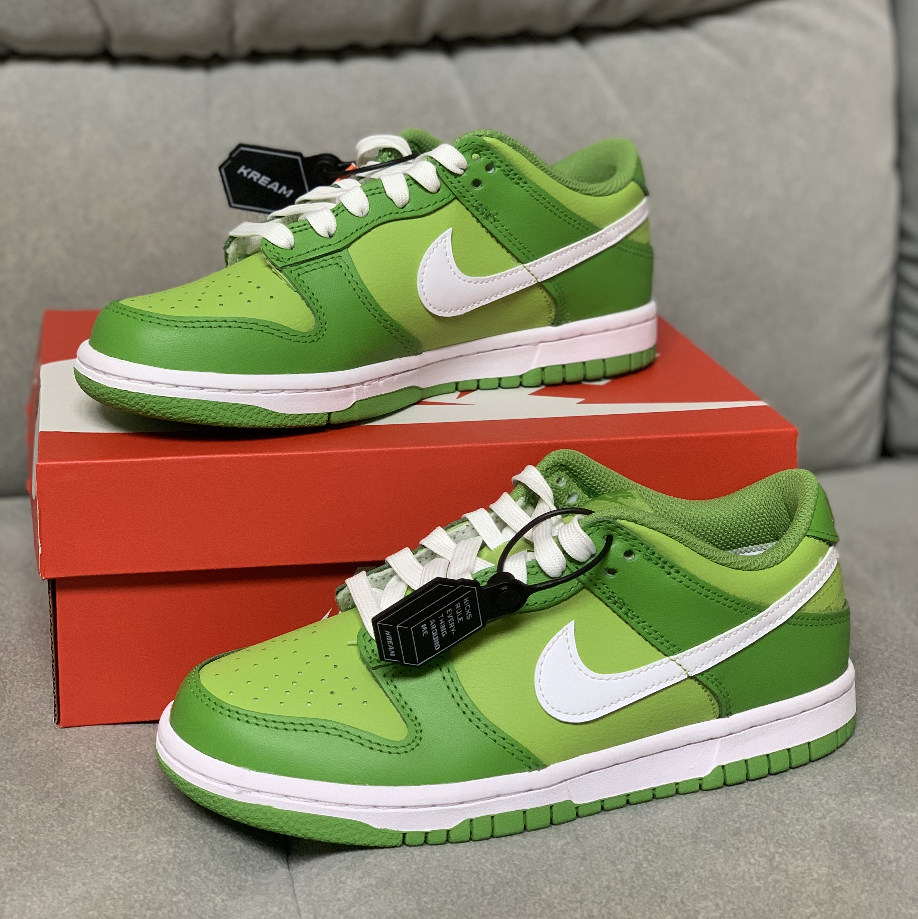(GS) Nike Dunk Low Vivid Green 착용 스타일 - 1