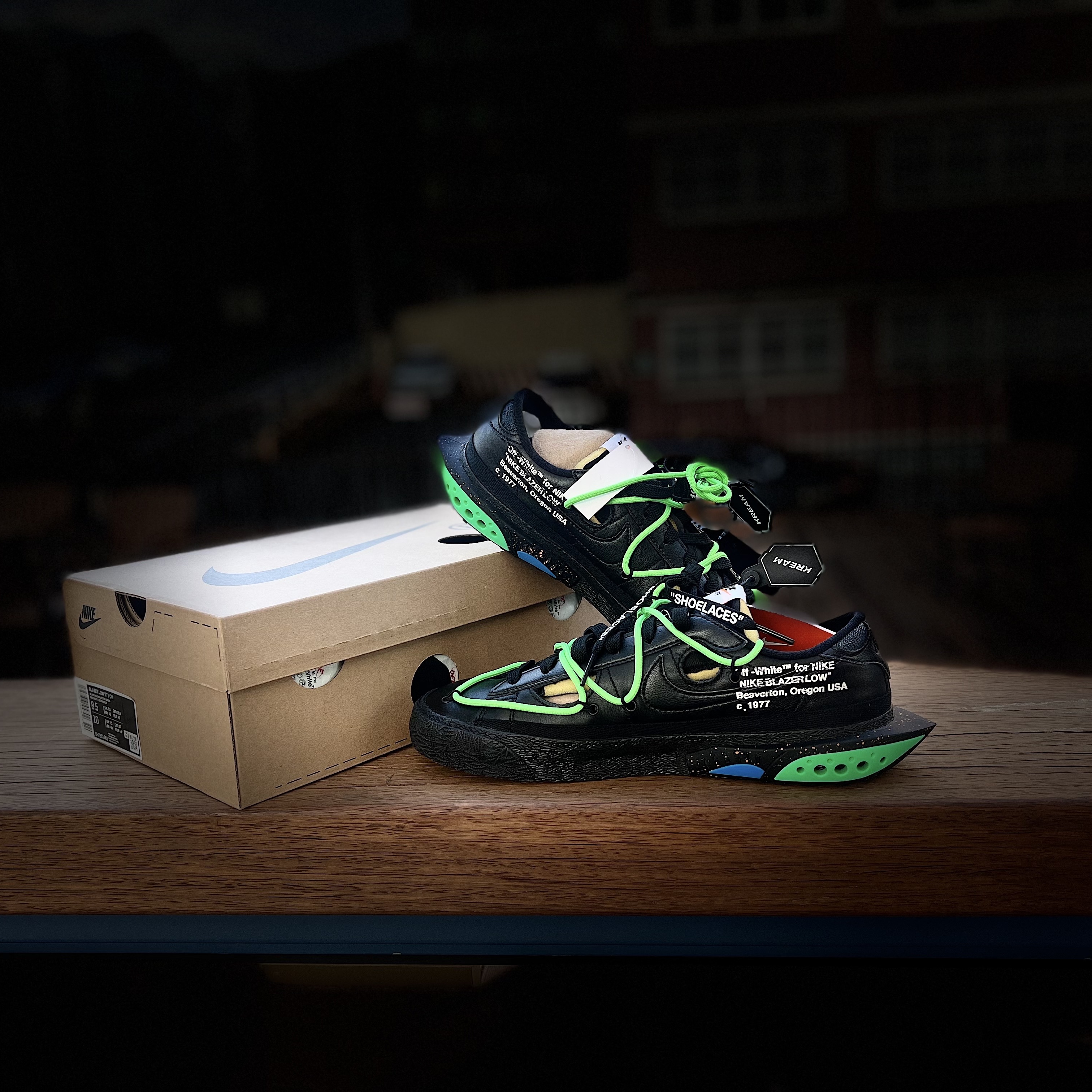 Nike x Off-White Blazer Low '77 Black and Electro Green 착용 스타일 - 1