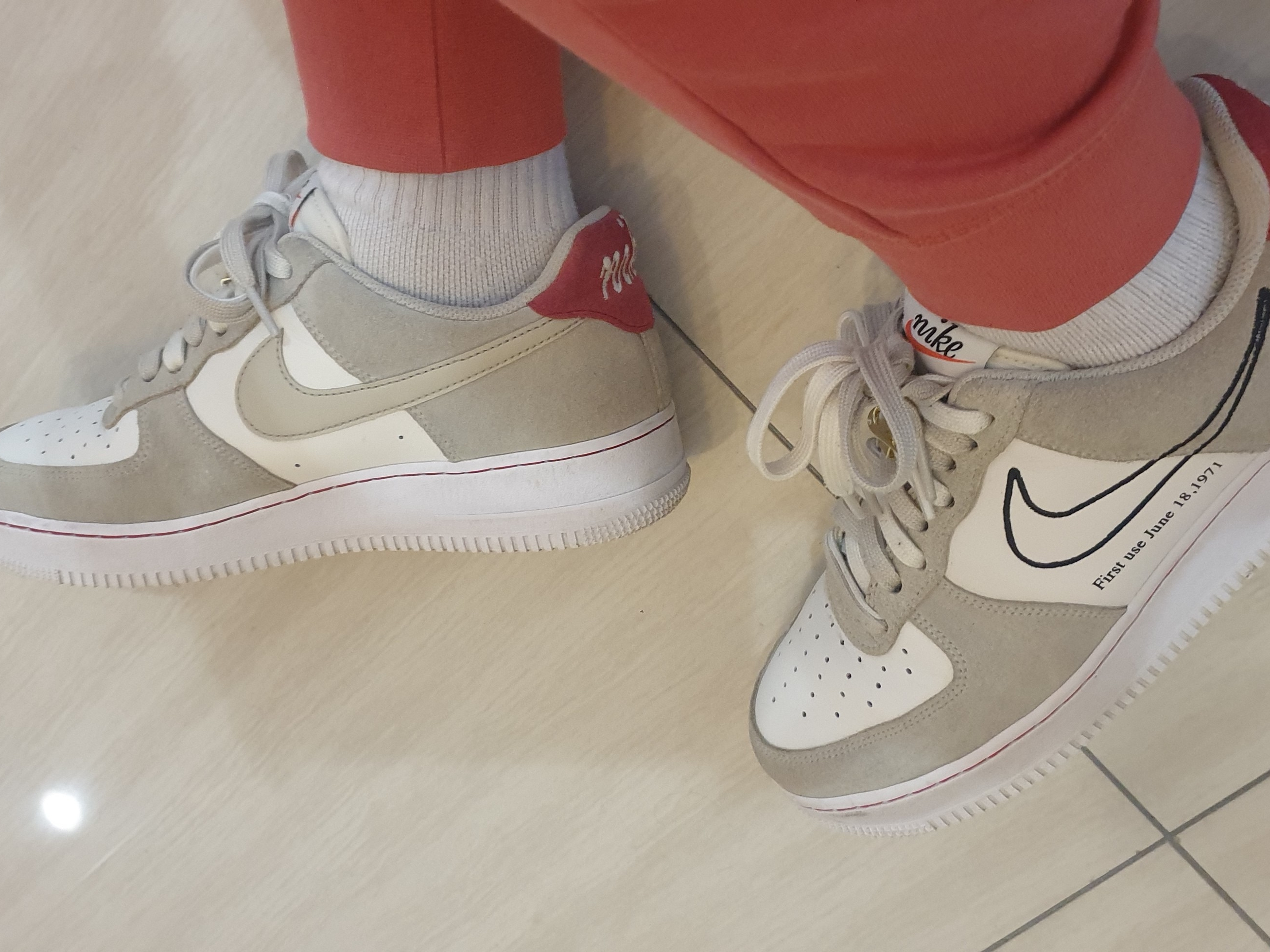 Nike Air Force 1 '07 SE First Use Light Stone 착용 스타일 - 1