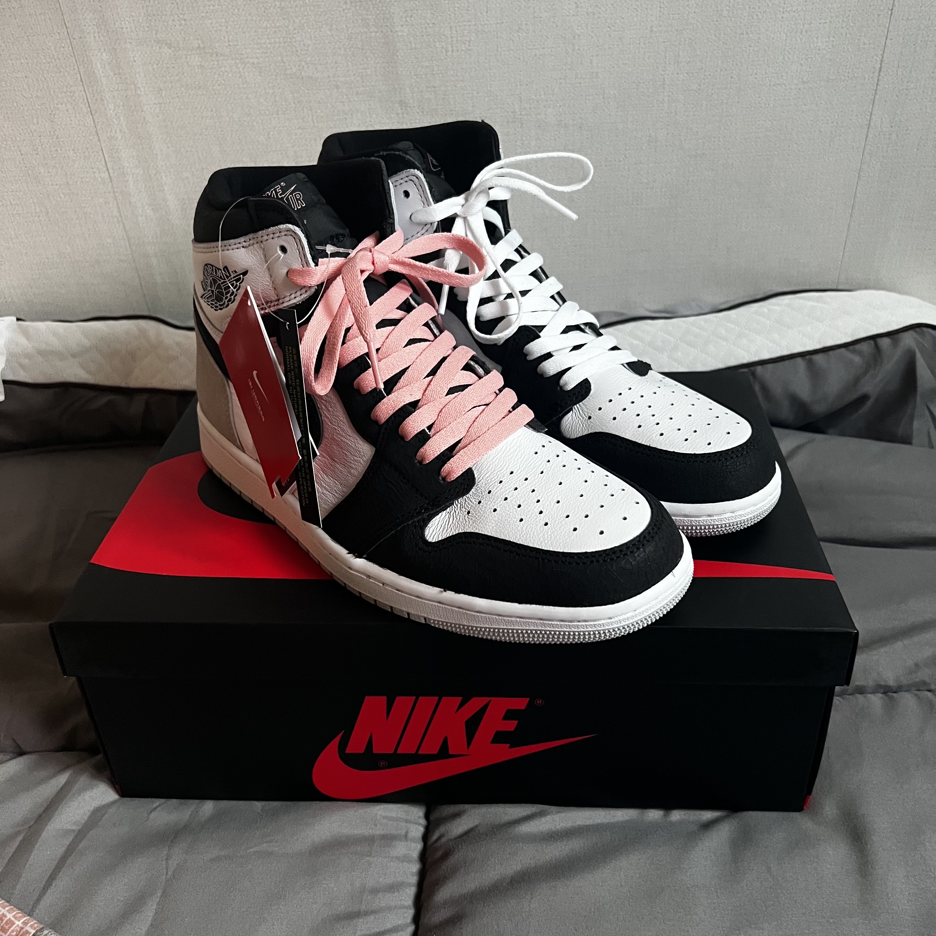 Jordan 1 Retro High OG Bleached Coral 착용 스타일