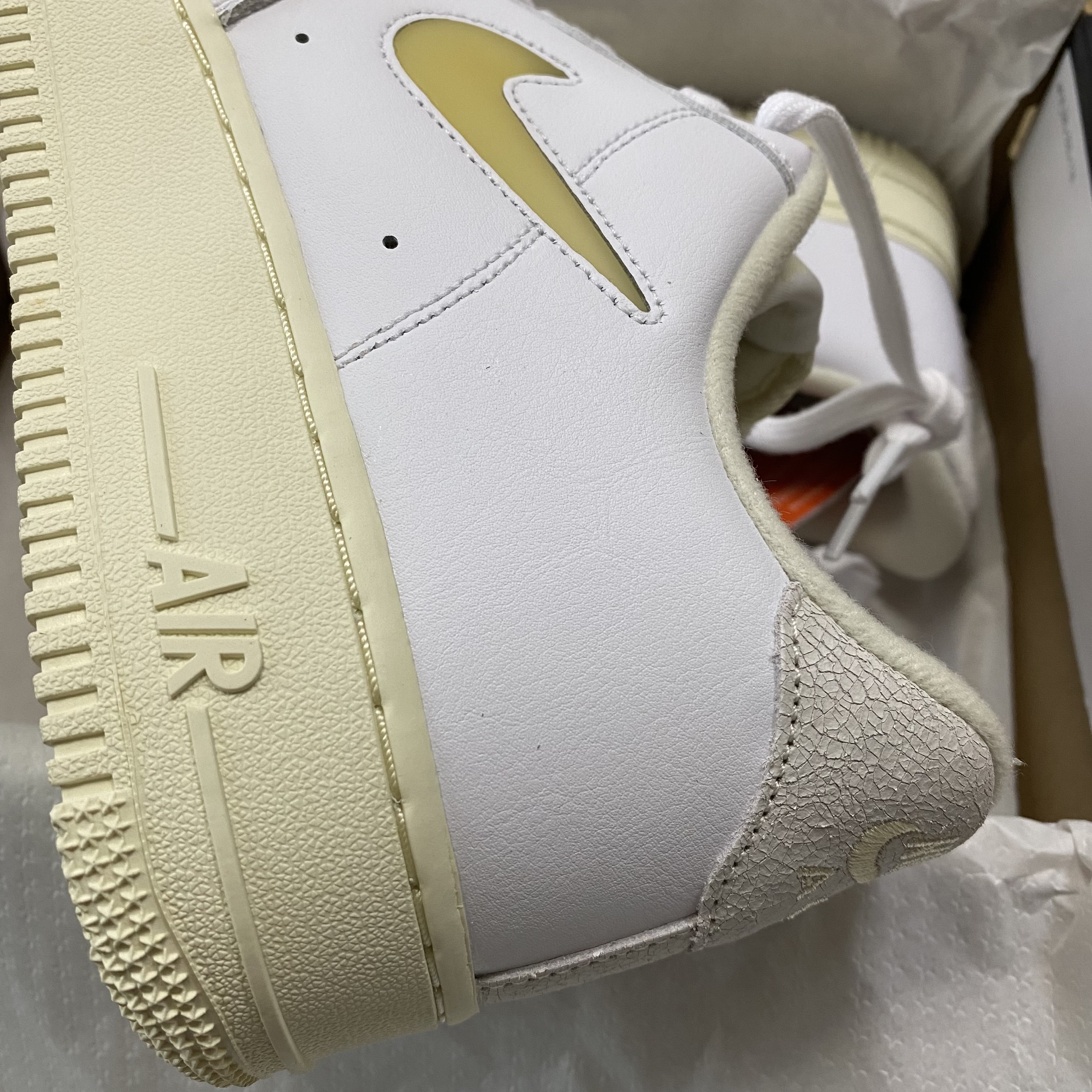 Nike Air Force 1 '07 LX Pale Vanilla 착용 스타일 - 3