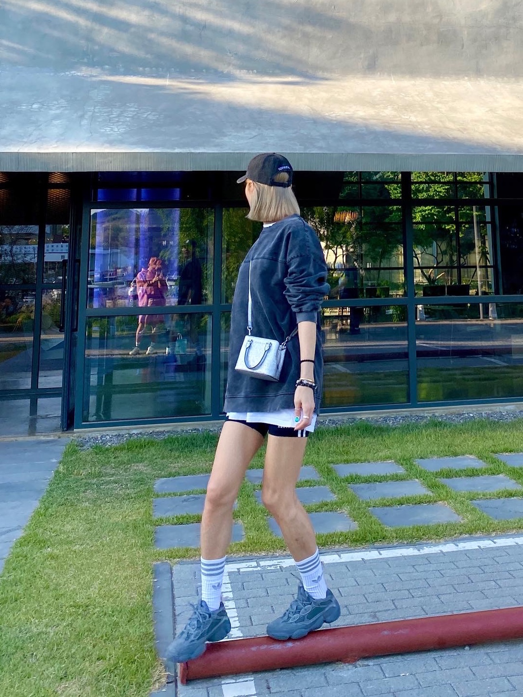 Adidas Yeezy 500 Granite, Supreme Kevlar Denim S Logo 6-Panel Black - 22SS 착용 스타일 - 2