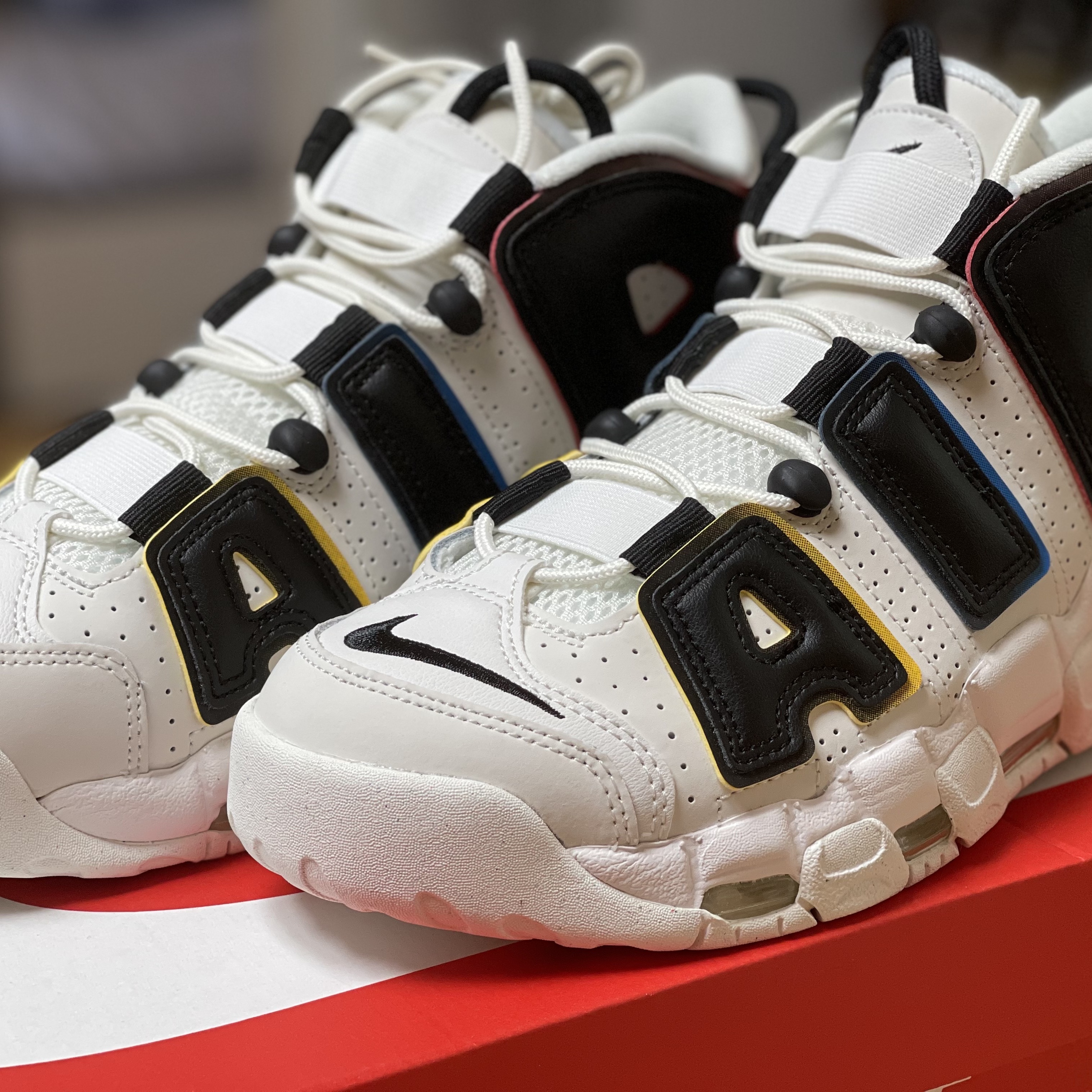 Nike Air More Uptempo 96 Trading Cards 착용 스타일