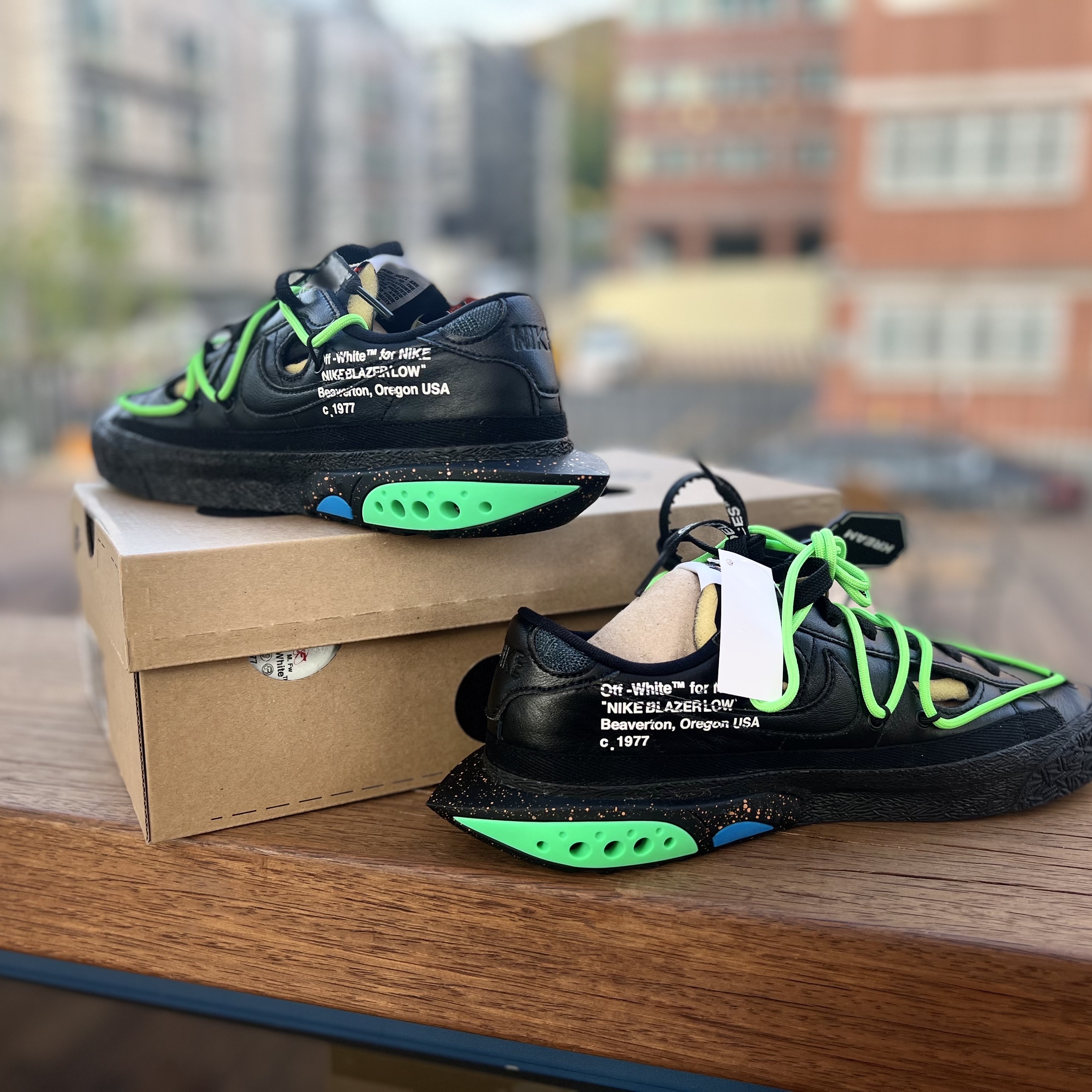 Nike x Off-White Blazer Low '77 Black and Electro Green 착용 스타일 - 4