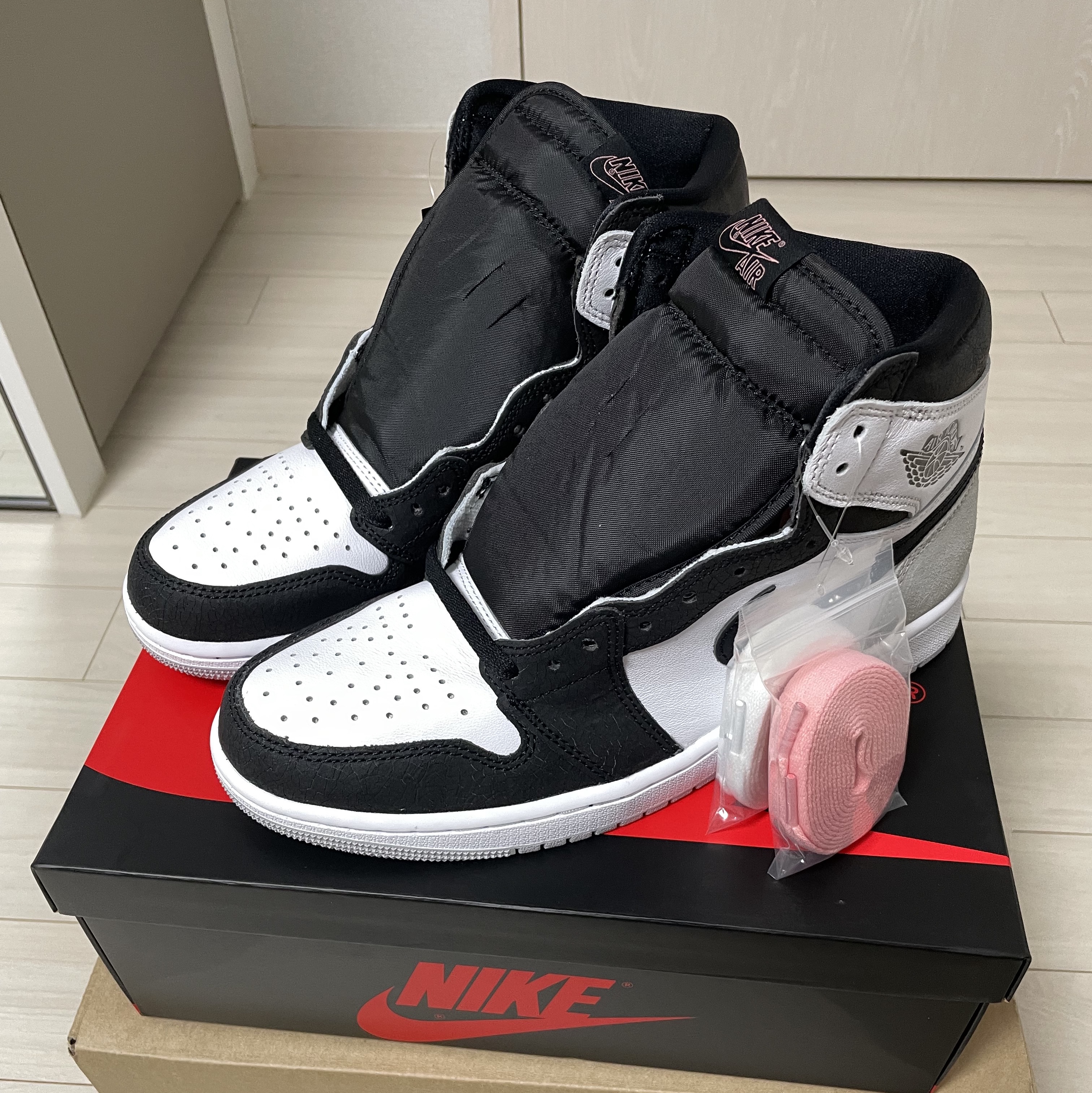 Jordan 1 Retro High OG Bleached Coral 착용 스타일 - 1