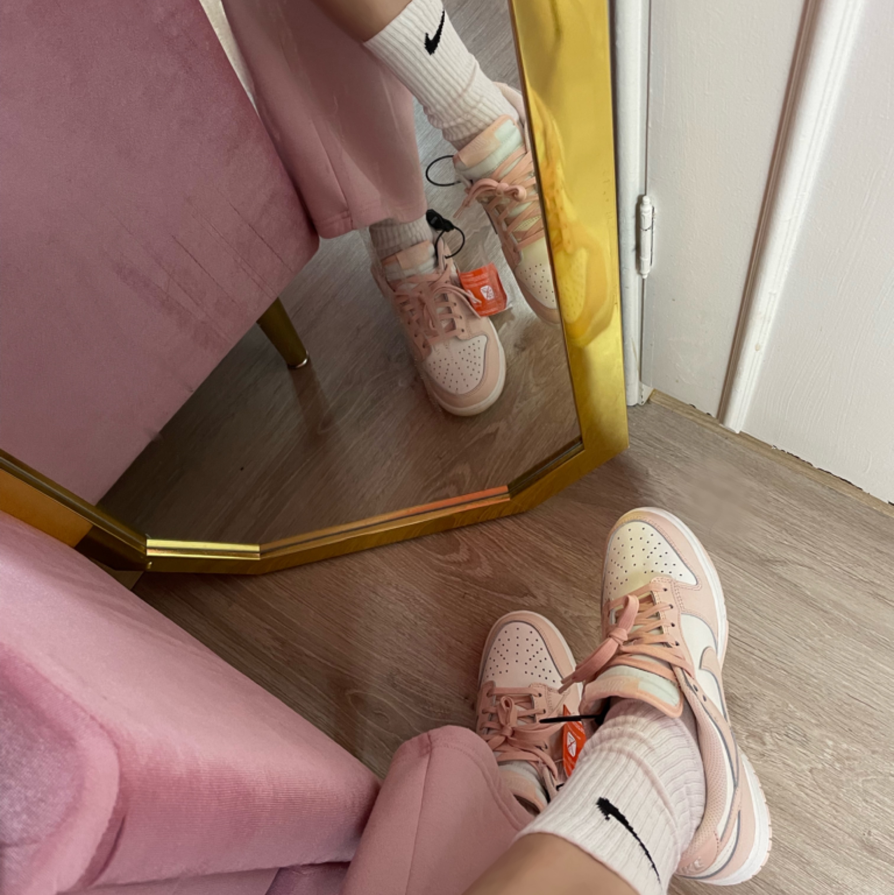 (W) Nike Dunk Low Orange Pearl 착용 스타일 - 1