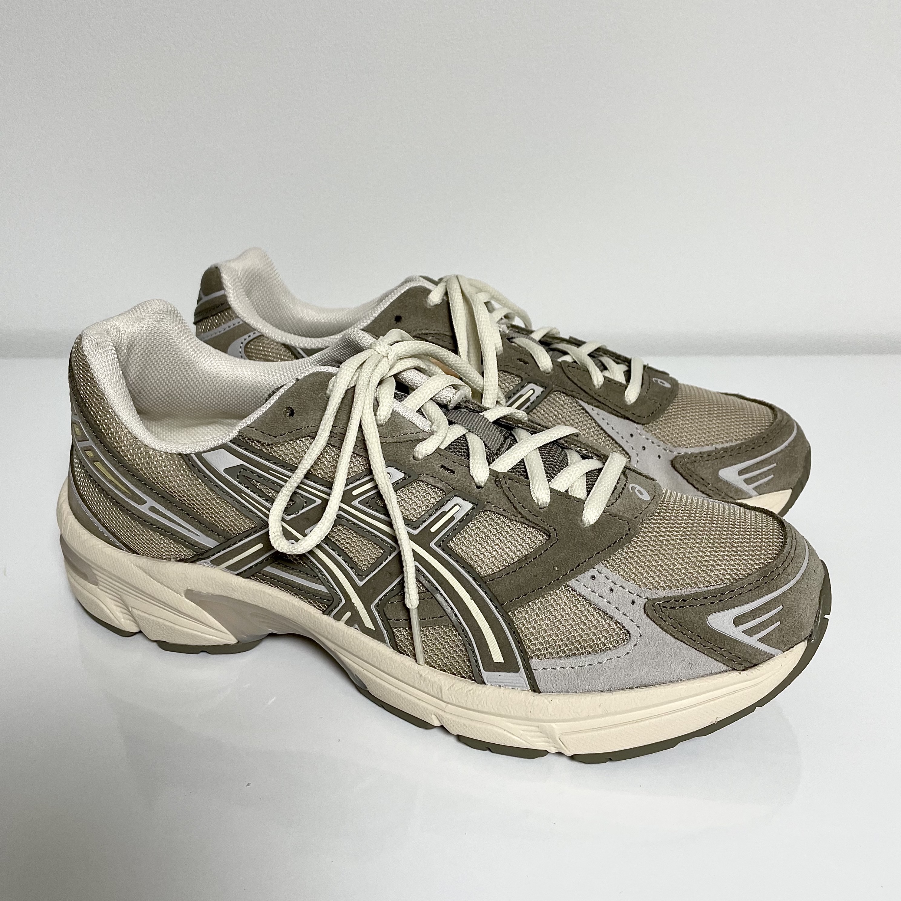 (W) Asics Gel-1130 Wood Crepe Mink 착용 스타일