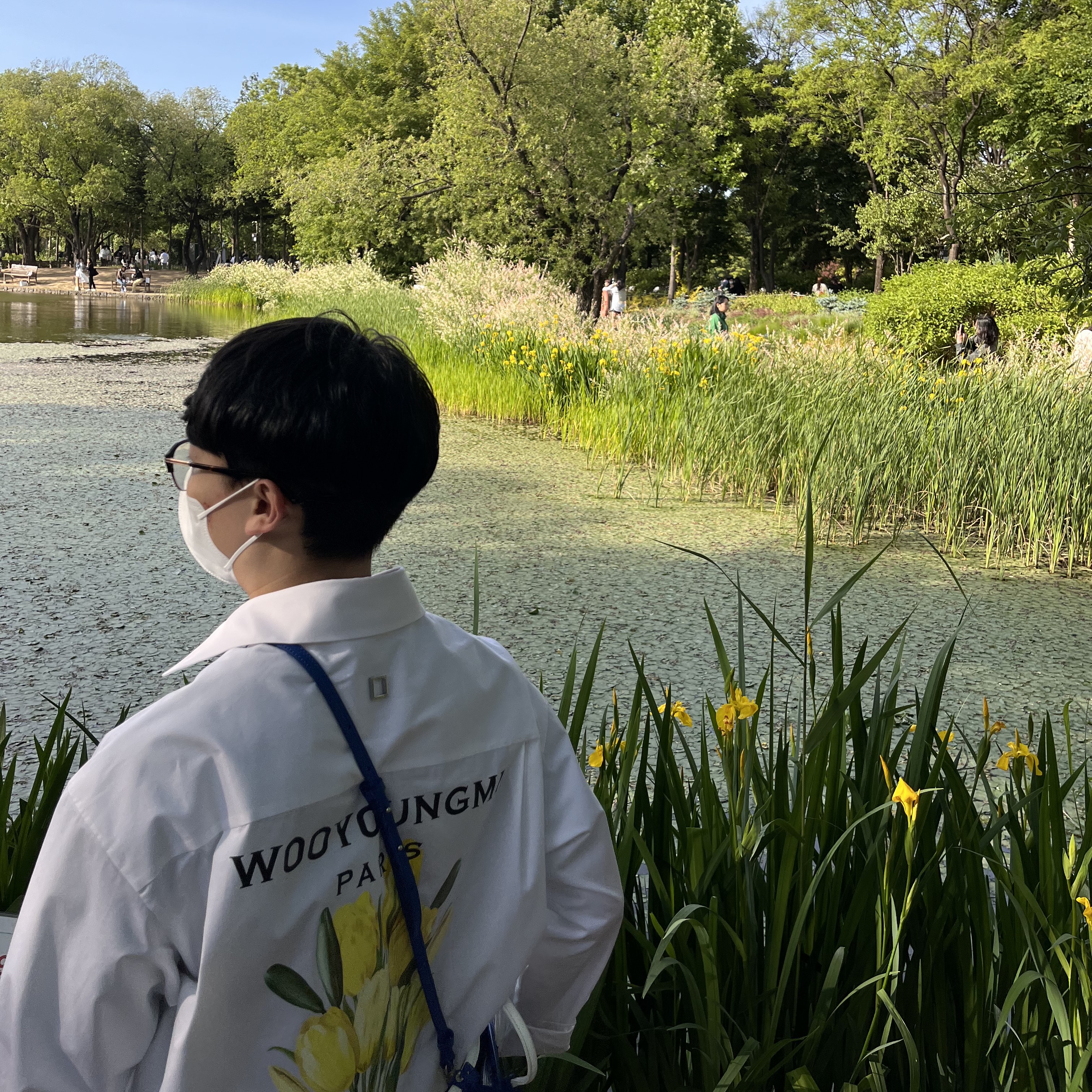 Wooyoungmi Flower Print Back Logo Shirt White - 22SS 착용 스타일