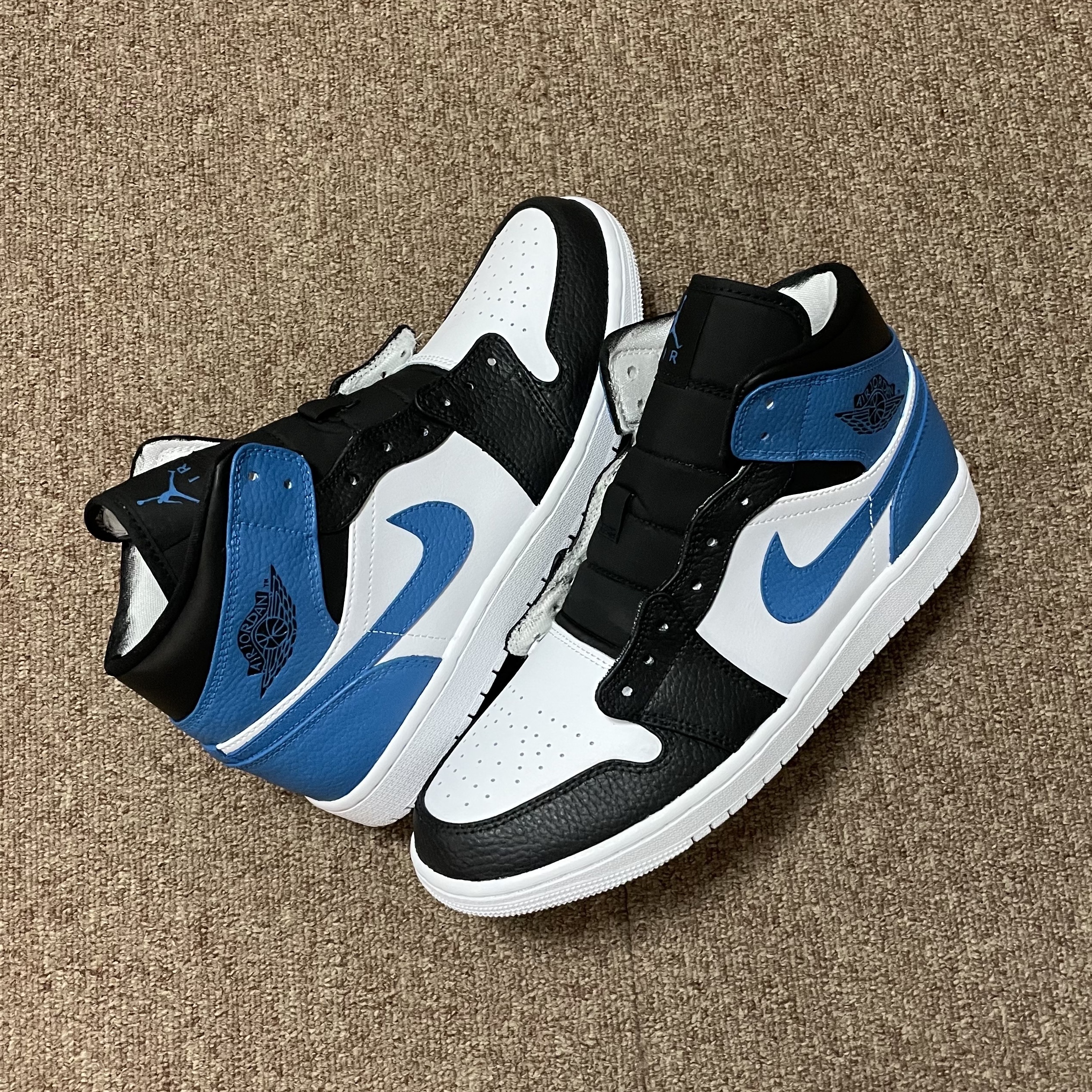Jordan 1 Mid Triple White 착용 스타일 - 1
