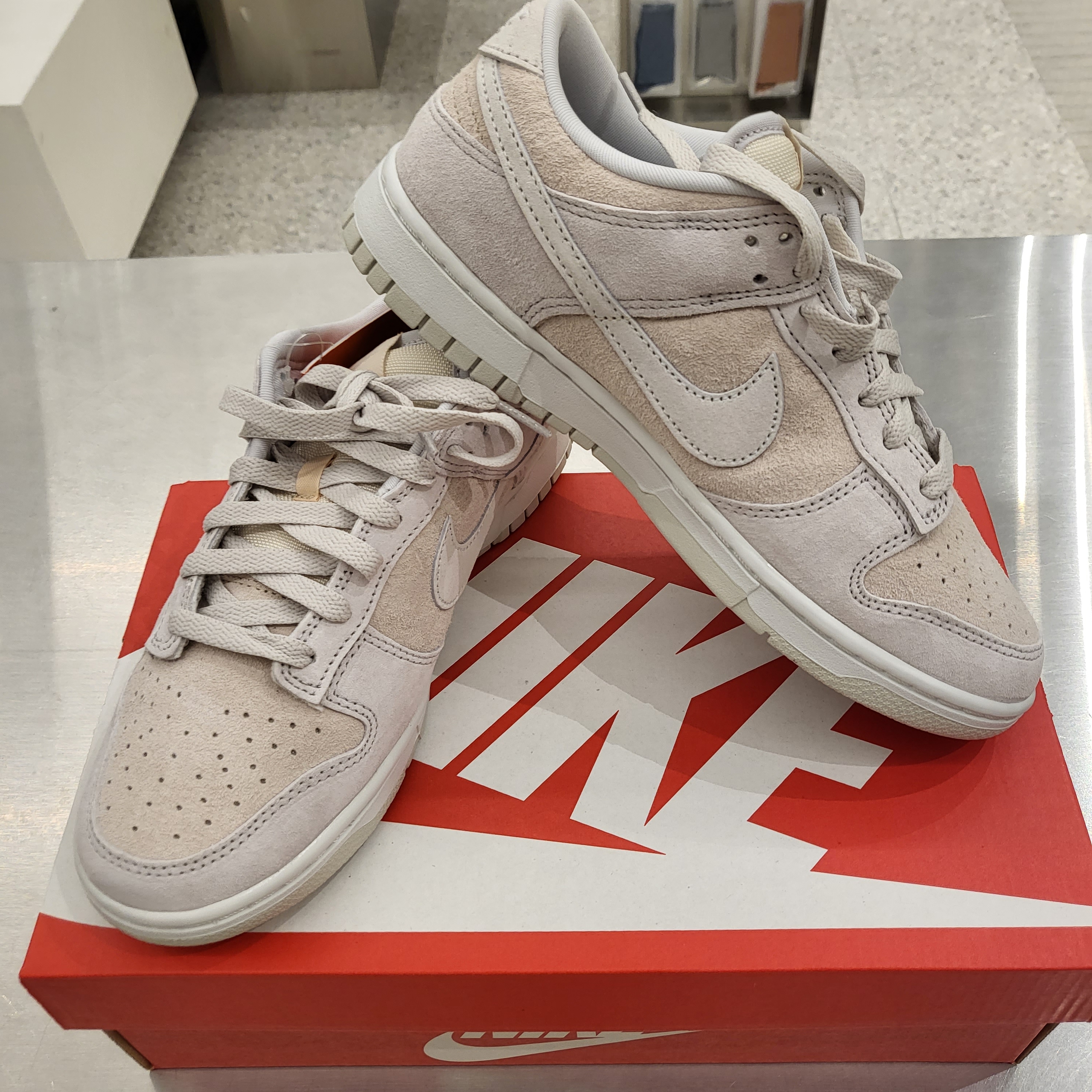 Nike Dunk Low Retro PRM Vast Grey 착용 스타일 - 1