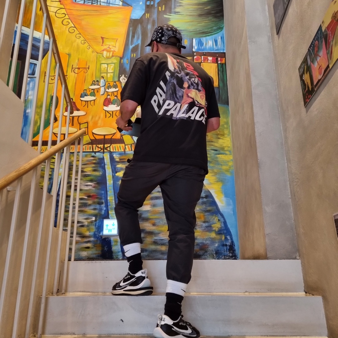 Nike x Sacai VaporWaffle Black White, Essentials Sweatpants Black - 21SS 착용 스타일