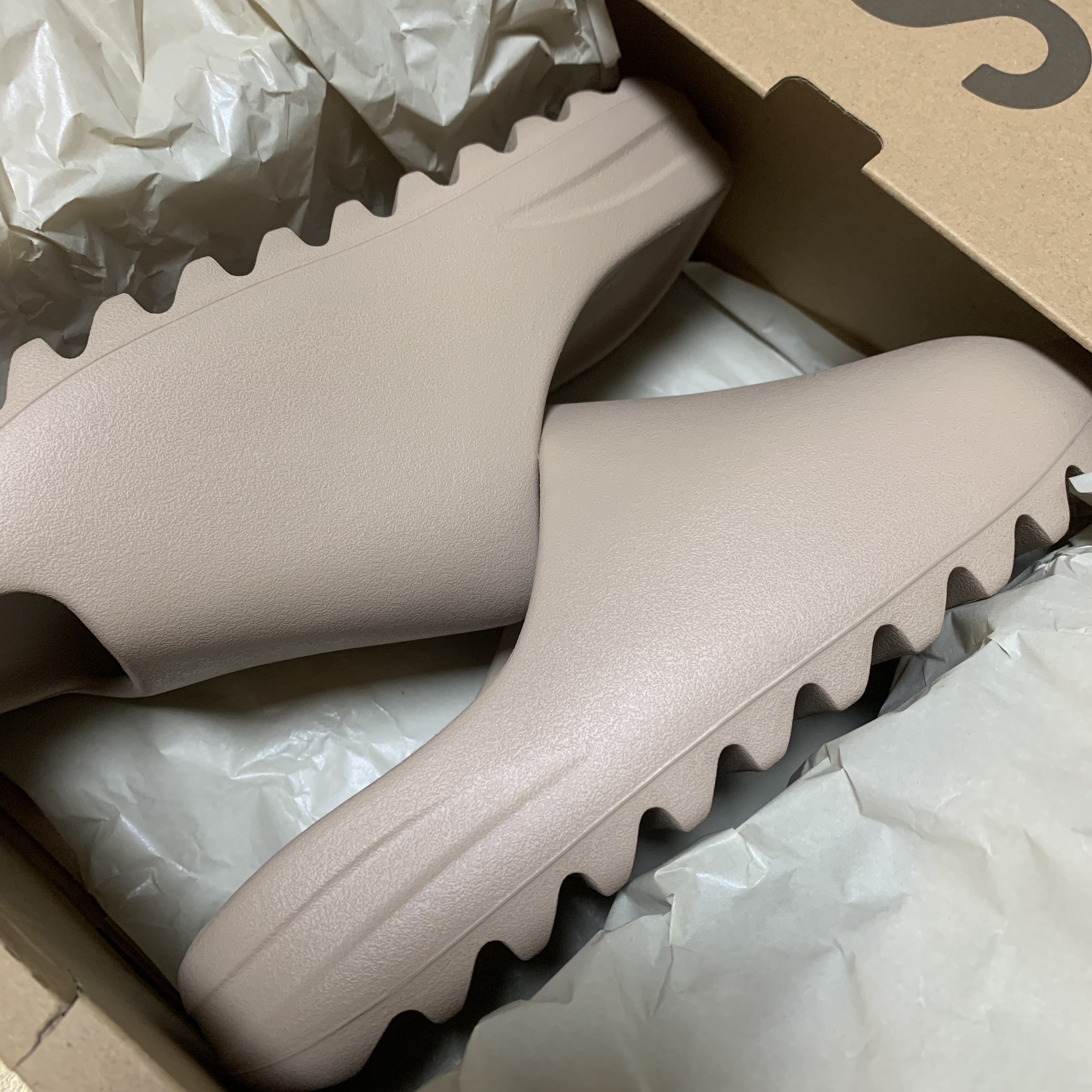 Adidas Yeezy Slide Pure - Re-Release Ver. 착용 스타일
