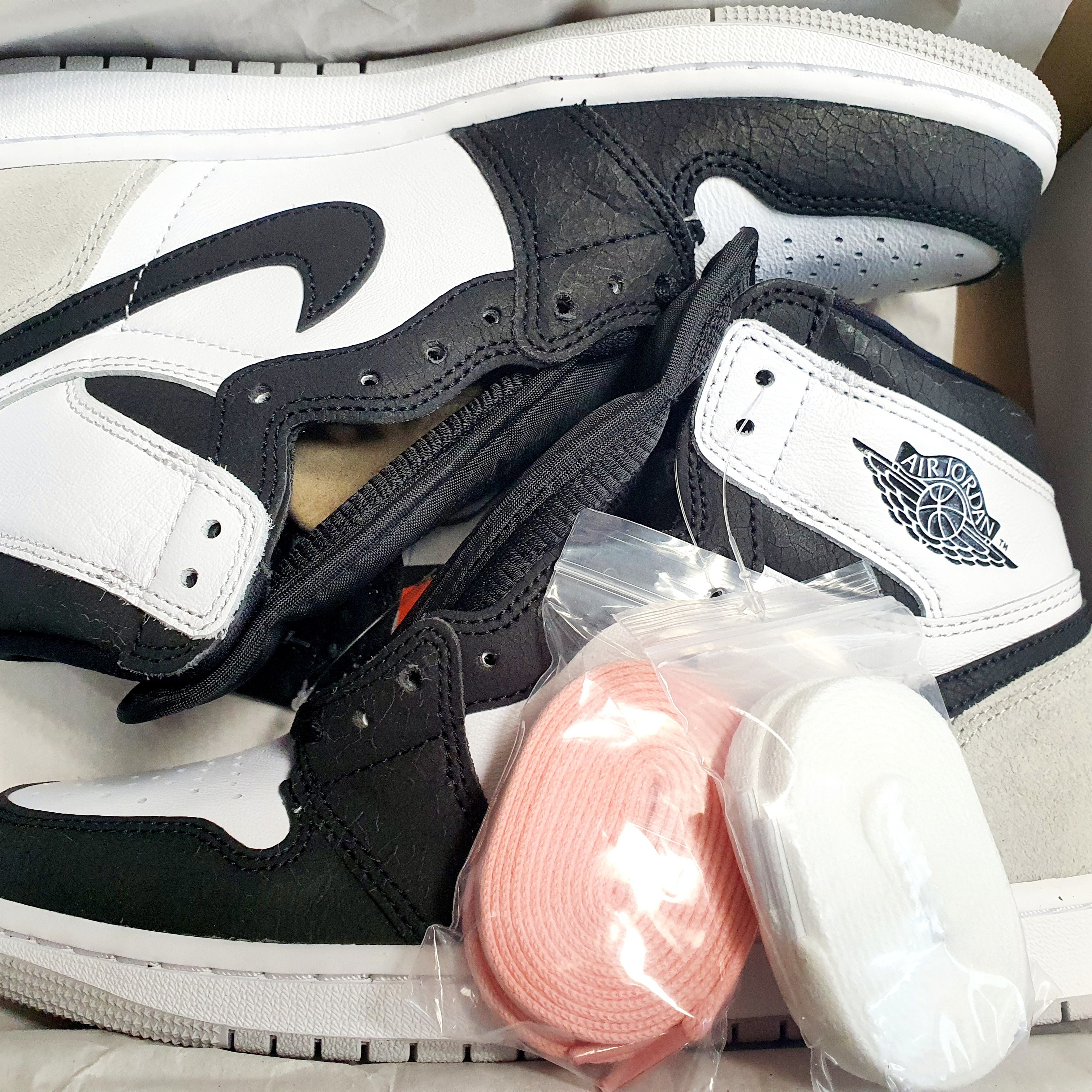Jordan 1 Retro High OG Bleached Coral 착용 스타일