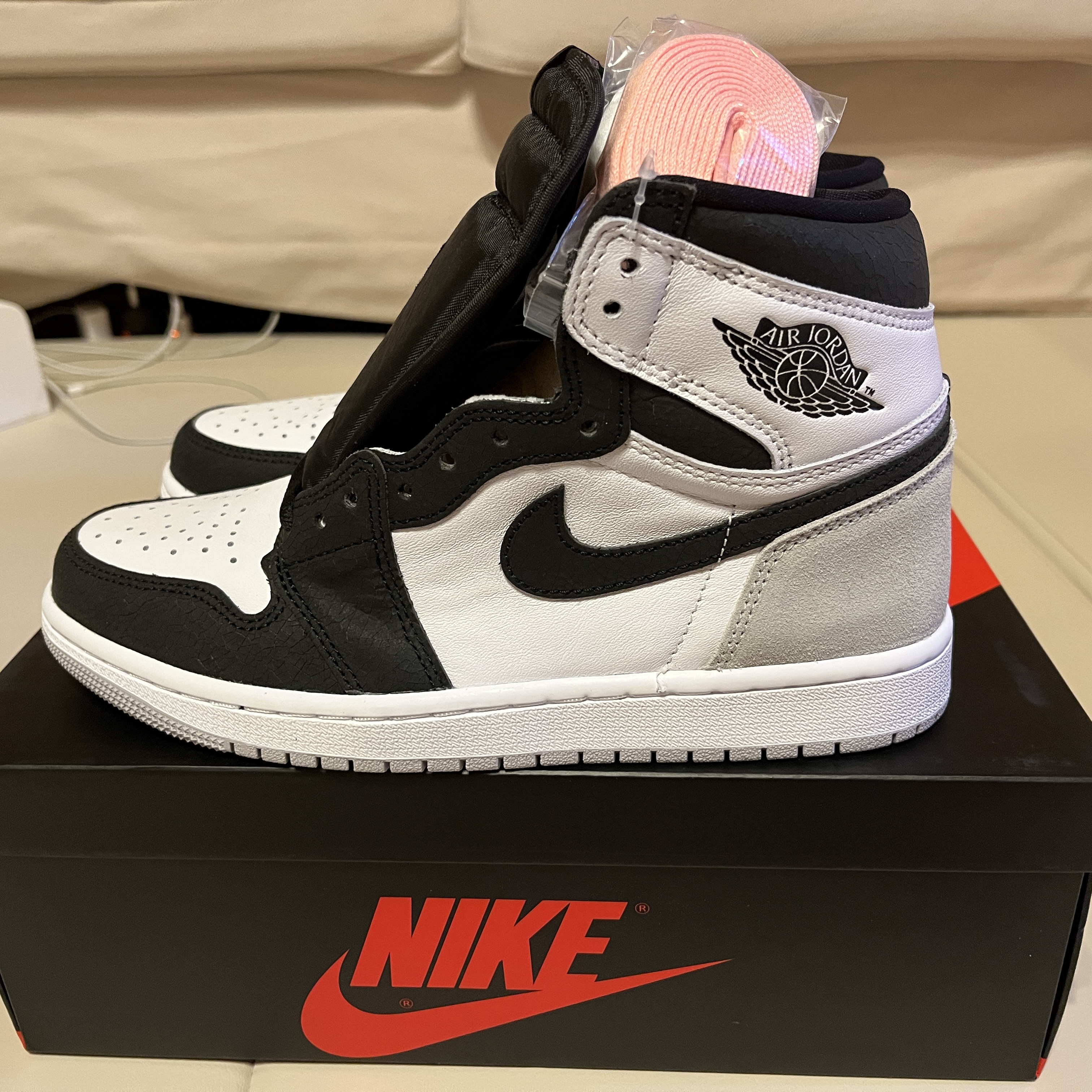 Jordan 1 Retro High OG Bleached Coral 착용 스타일